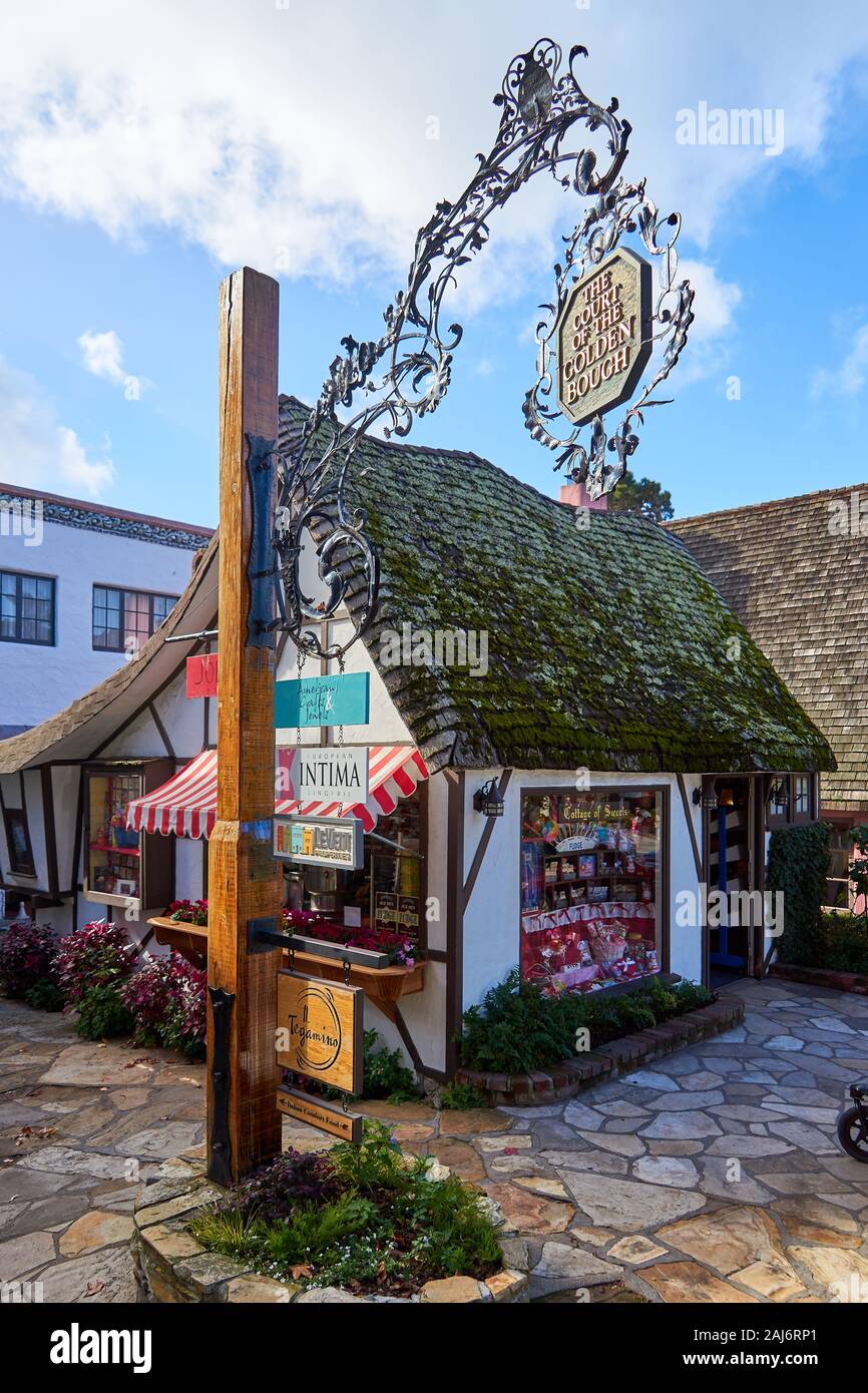 Charmant und farbenprächtige Äußere Architektur und Städtebau sind touristische Remis in Carmel-by-the-Sea in Kalifornien, USA. Stockfoto