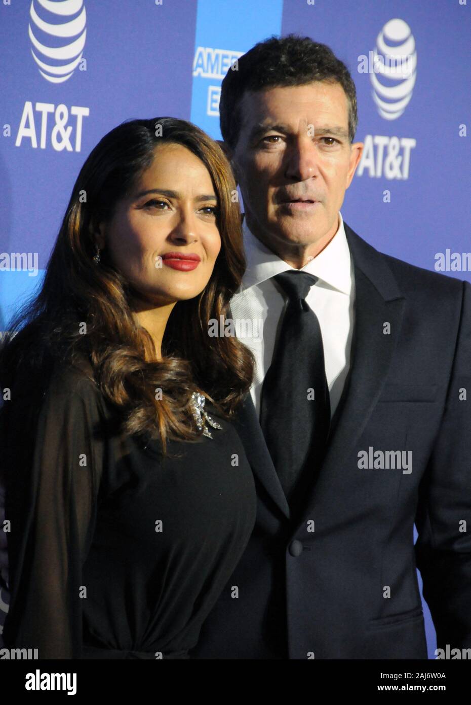 Palm Springs, Kalifornien, USA, 2. Januar 2020 Schauspielerin Salma Hayek und Schauspieler Antonio Banderas besuchen 2020 Palm Springs International Film Festival Film Awards Gala am 2. Januar 2020 in Palm Springs Convention Center in Palm Springs, Kalifornien, USA. Foto von Barry King/Alamy leben Nachrichten Stockfoto