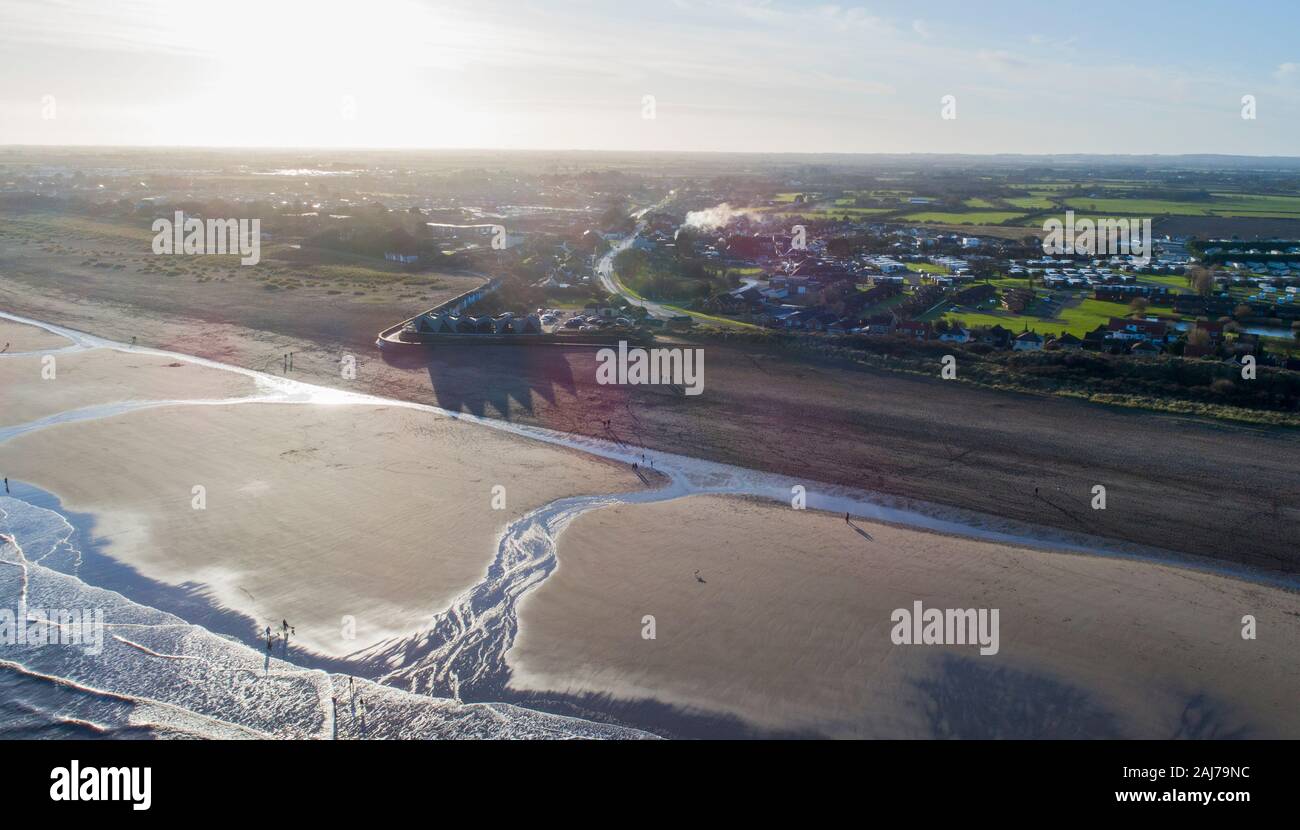 Die Nordsee Informationsstelle am Strand an der Kapelle St Leonards, Lincolnshire, Großbritannien. Drone Schuß durch PfCO genehmigt Fotograf Stockfoto