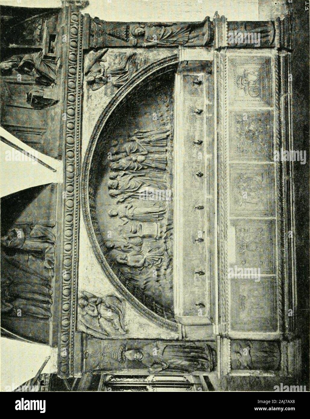 La Chartreuse de Pavie. rait, se présenter Seul tout; Le bon Dieu se Pen-che comme pris de curiosité sur le Mur qui entoure lamaison; lEnfant, Mieter sa Croix, est une Viergepar amené à la Colombe qui le tient sur ses Ailes; enfin de sa-voureux Details dintérieur minutieusement soignés, sajou - Zelt à la Scène. Aux pieds des pilastres qui Accueil - Fastenzeit un Saint évêque et S. Jean Baptiste, sous le Cam - Scheiben de fleurs et de Früchte à la manière de Michelozzo, des Anges jouant dinstruments de Musique disposés troispar trois, sculptés semblent par un artiste qui sinspirade toscans, modèles et lon Stockfoto