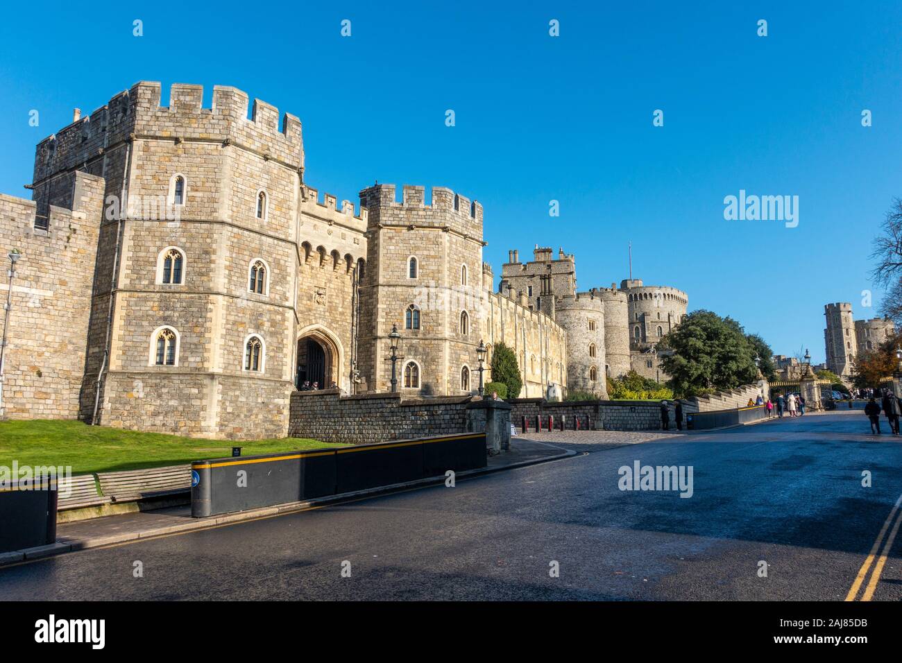 Henry VIII Gateway, Henry III Tower, runden Turm und Edward III Turm im Schloss Windsor in Windsor, Berkshire, England, Vereinigtes Königreich Stockfoto