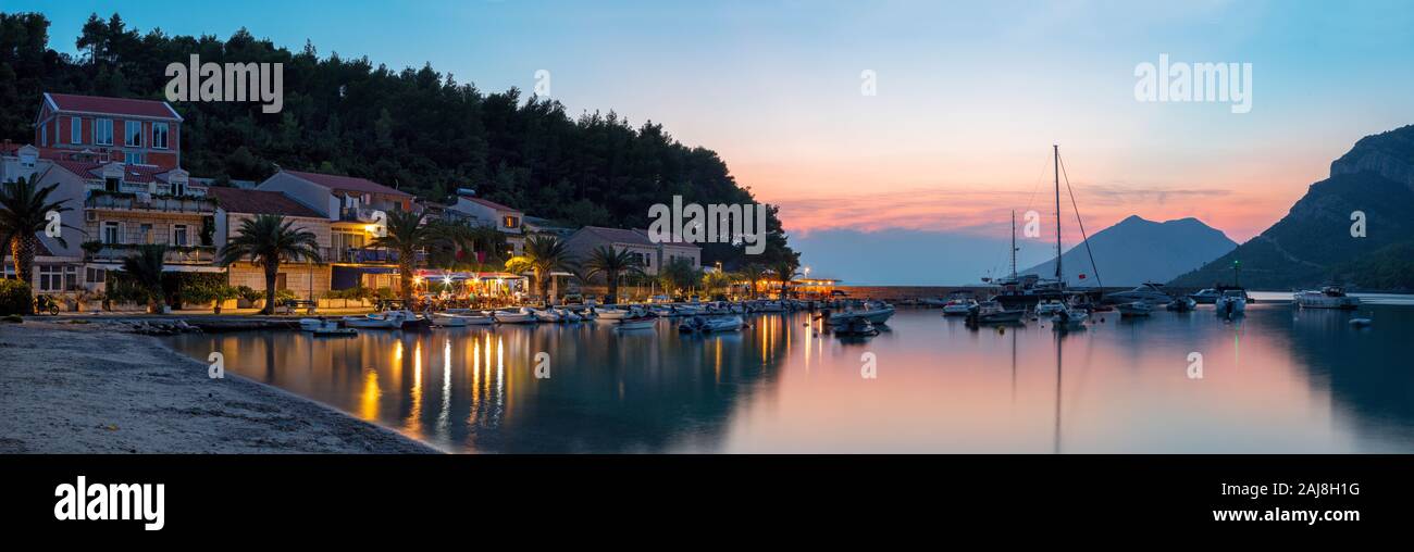 Kroatien - die Atmosphäre am Abend im kleinen Hafen von Zuliana Dorf - Halbinsel Peljesac. Stockfoto