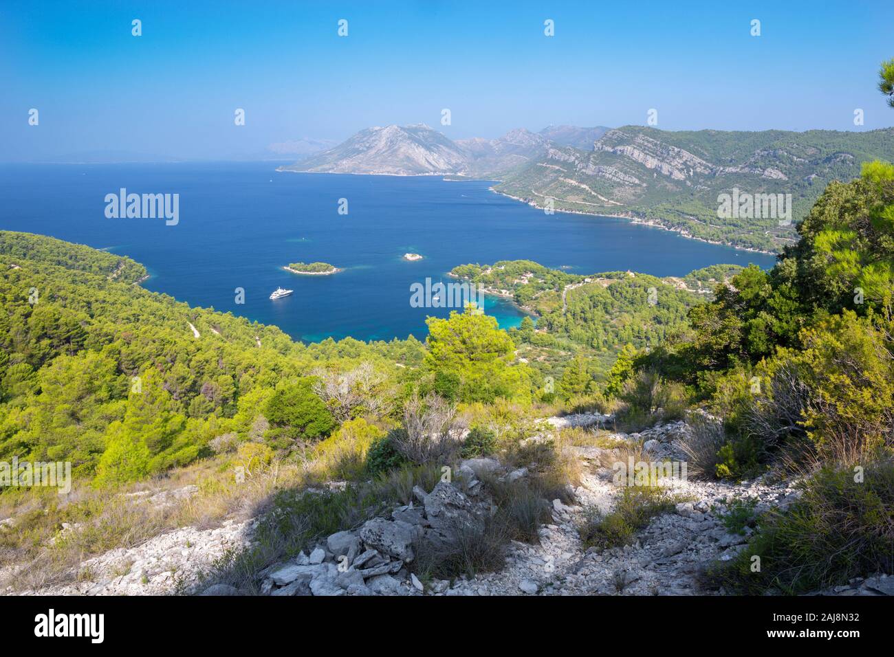 Kroatien - Die Landschaft und die Küste der Halbinsel Peliesac in der Nähe von Zuliana von Sveti Ivan Peak. Stockfoto