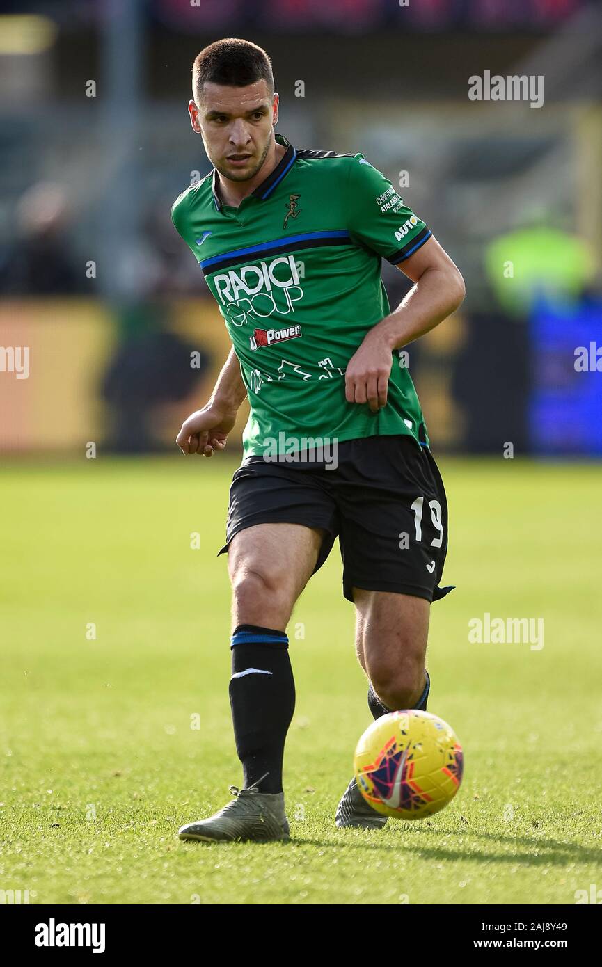 Bergamo, Italien. 22 Dezember, 2019: Berat Djimsiti von Atalanta BC in Aktion während der Serie ein Fußballspiel zwischen Atalanta BC und AC Mailand. Atalanta BC gewann 5-0 über AC Mailand. Credit: Nicolò Campo/Alamy leben Nachrichten Stockfoto