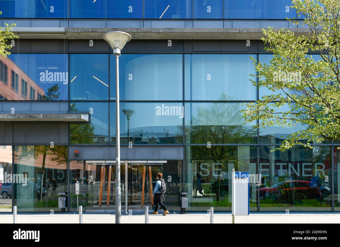 Lise-Meitner-Haus: Institut für Physik der Humboldt-Universität zu Berlin, Newtonstraße, Adlershof, Treptow-Köpenick, Berlin, Deutschland Stockfoto
