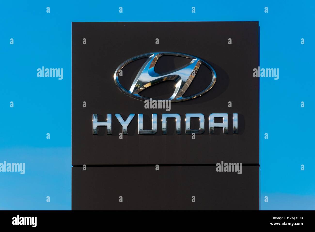 Hyundai Logo in einem Autohaus, Großbritannien Stockfoto