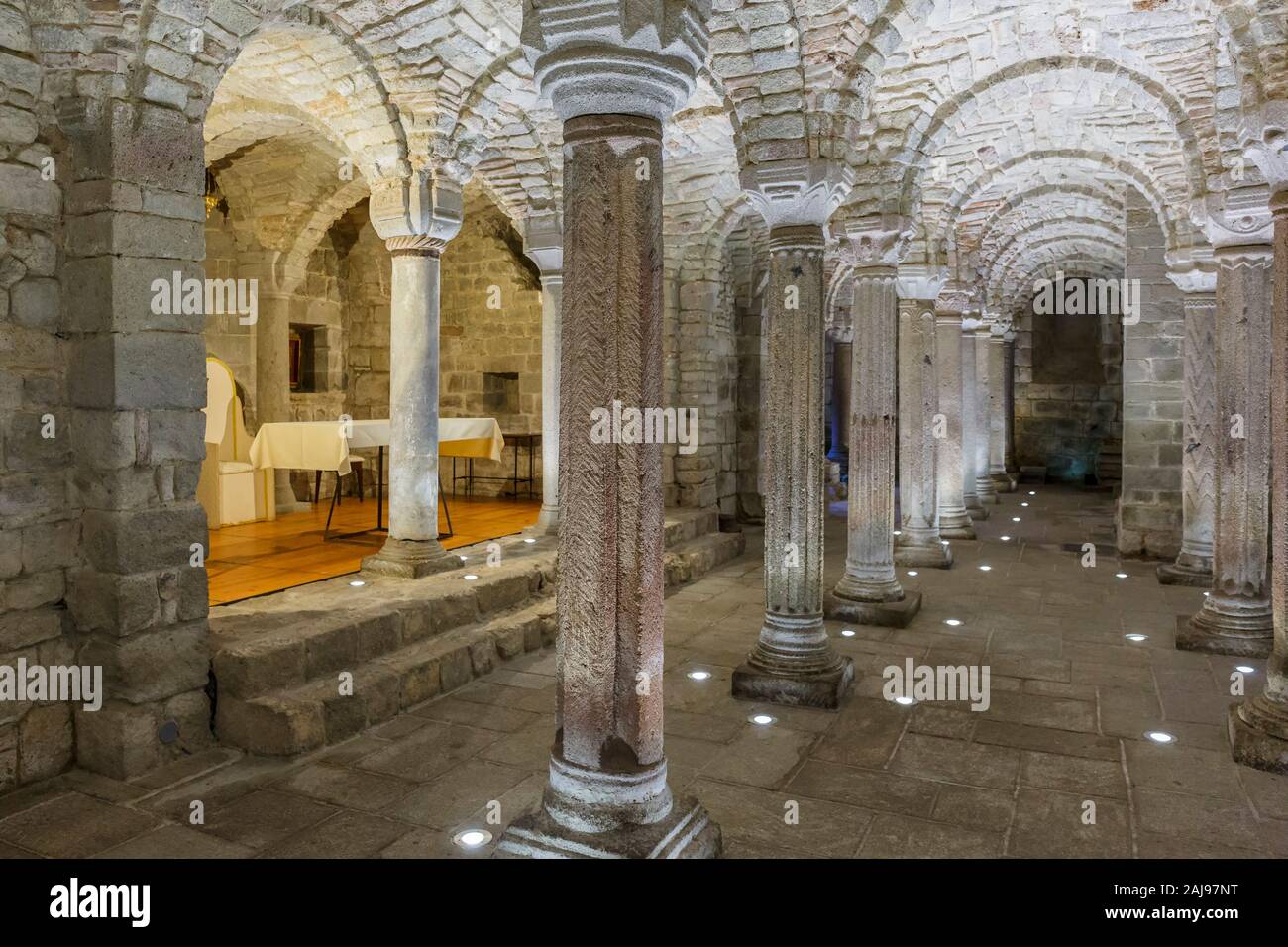 Torbogen in einer alten Krypta Stockfoto