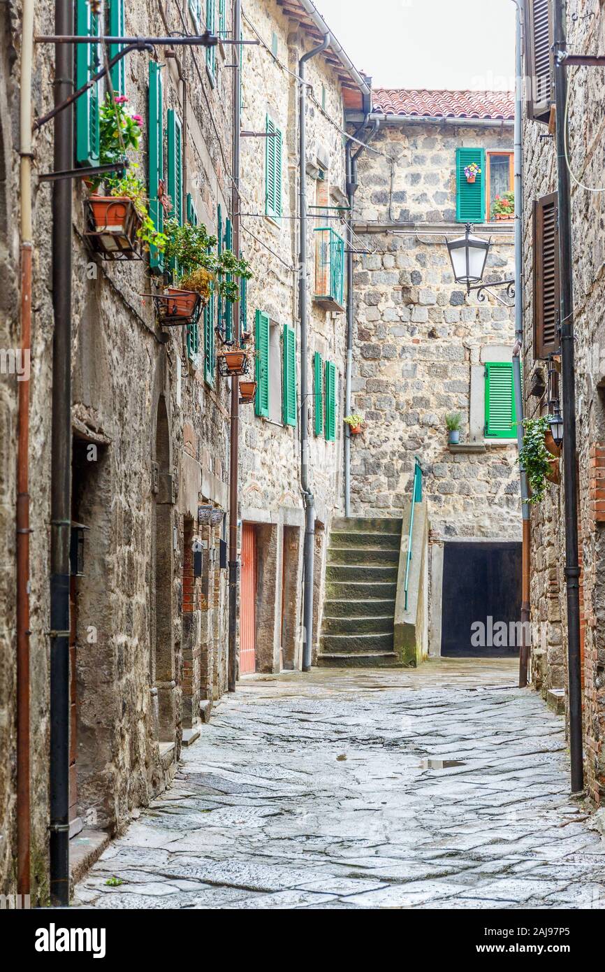 Typische italienische Back Street in einer alten Stadt Stockfoto