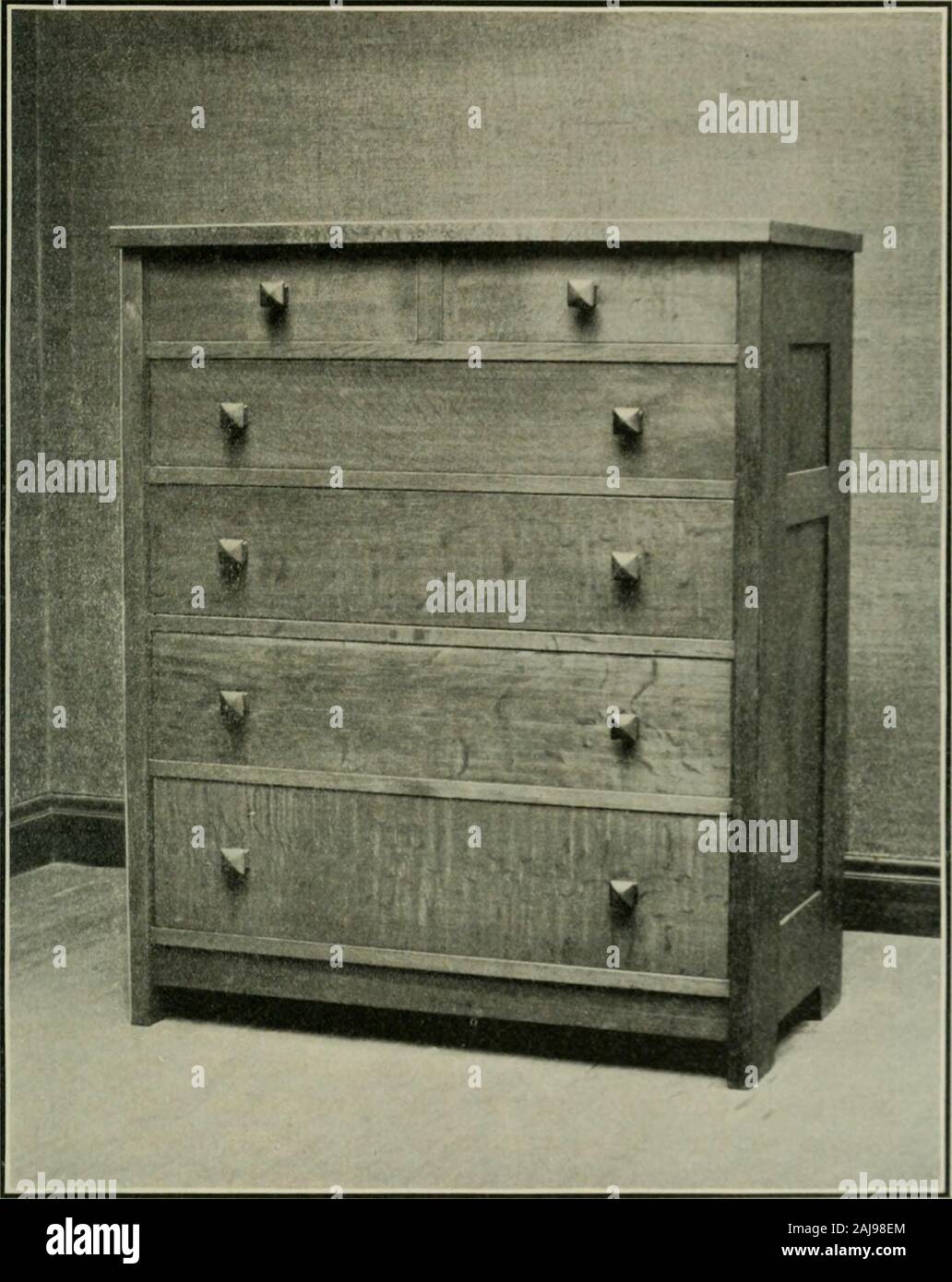 Der Handwerker. Zu einem Der thehighest Formen der dekorativen Kunst, er ist in seinem criti - cisms gerechtfertigt, und die Aufmerksamkeit, die das Recht haben, in allem, was er kann suggestfor die Entwicklung der Kunst - Branchen und die Ausbildung der Schüler Designer und Handwerker * Die dritte Papier - die von Herrn * Walter S * Perry der Pratt Institute, Brooklyn - definesand betont das Ziel der fortschrittlichsten educatorsof unserer Zeit * Er zeigt mit Überzeugungskraft Objekts und Mission der Kunst Schule, und seine Beziehung zu thearts und Handwerk * Die fünfte und letzte Papier von thegroup von Miss Josephine C* Locke von Chicago, ist oftimely int Stockfoto