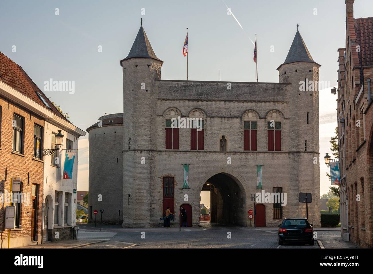Brügge, Belgien - Oktober 6, 2018: Das antike Cross gate (kruispoort) der Stadtmauer in der historischen Stadt Brügge. Stockfoto