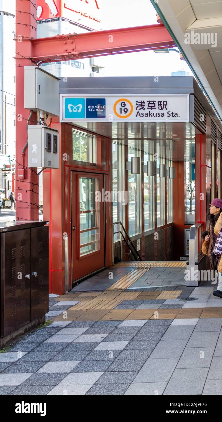 Tokio, Japan - Februar 2, 2019: Außen von asakusa U-Bahnhof an der Tokyo Metro Ginza Linie Stockfoto