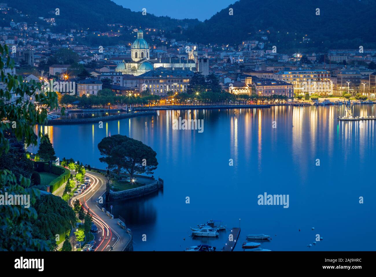 Comer See - Die Stadt mit der Kathedrale und dem Comer See. Stockfoto