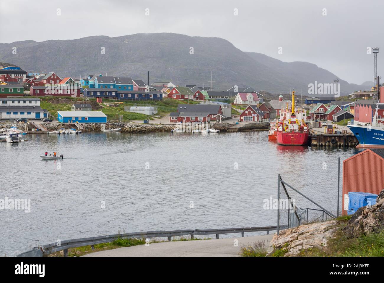 Qaqortoq ist die bevölkerungsreichste Stadt im südlichen Grönland, und Grönlands viertgrößte Stadt. Es ist eine Hafenstadt, und die Fischerei ist ein wichtiger Industriezweig. Stockfoto