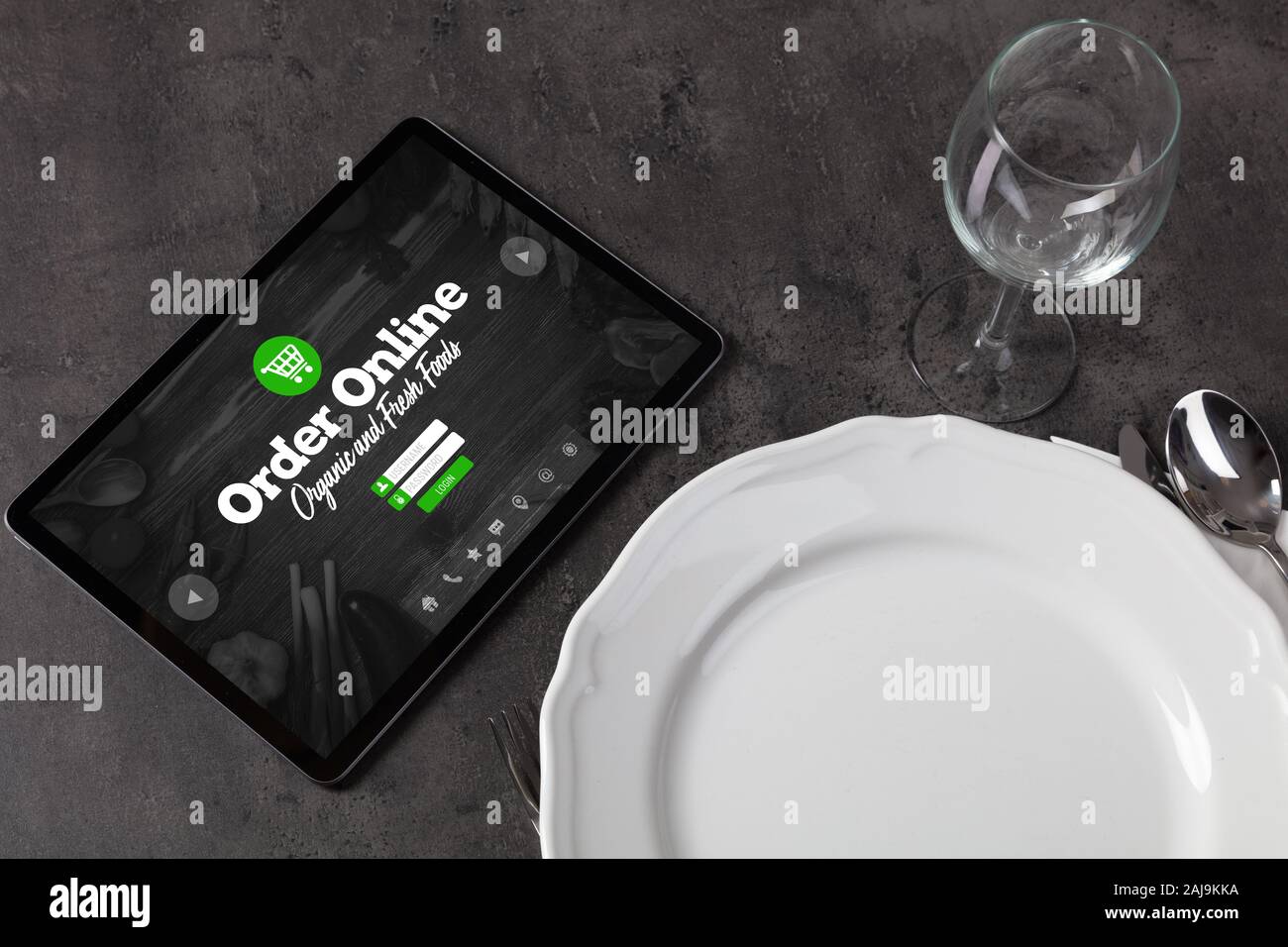 Tablet mit online Bestellung Konzept auf dem Tisch gelegen Stockfoto