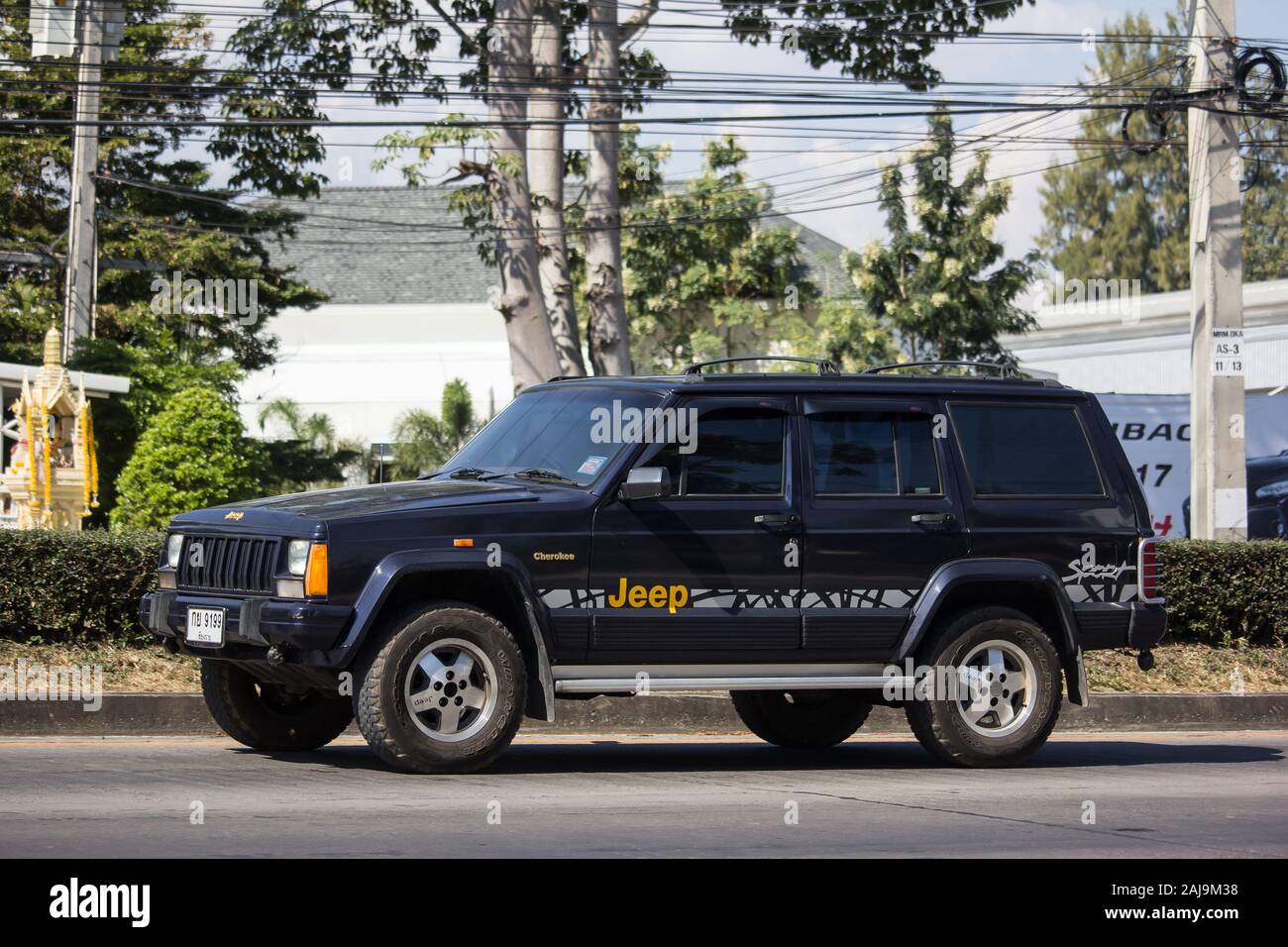 Chiangmai, Thailand - 2. Dezember 2019: Privaten 4X4 Jeep Cherokee Auto. Auf der straße Nr. 1001, 8 km von Chiang Mai City. Stockfoto