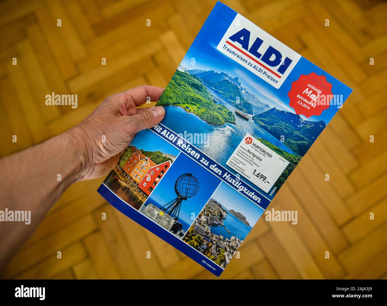 Prospekt Aldi Reisen Stockfotografie - Alamy