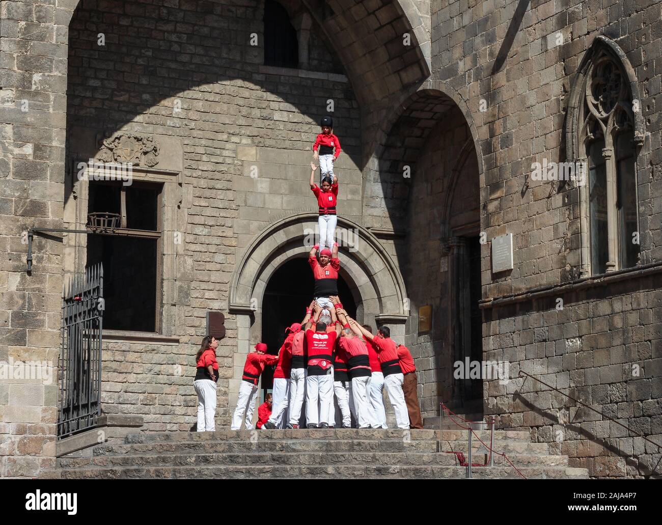 Castellers menschliche Pyramide in den Straßen von Barcelona, Spanien. Stockfoto