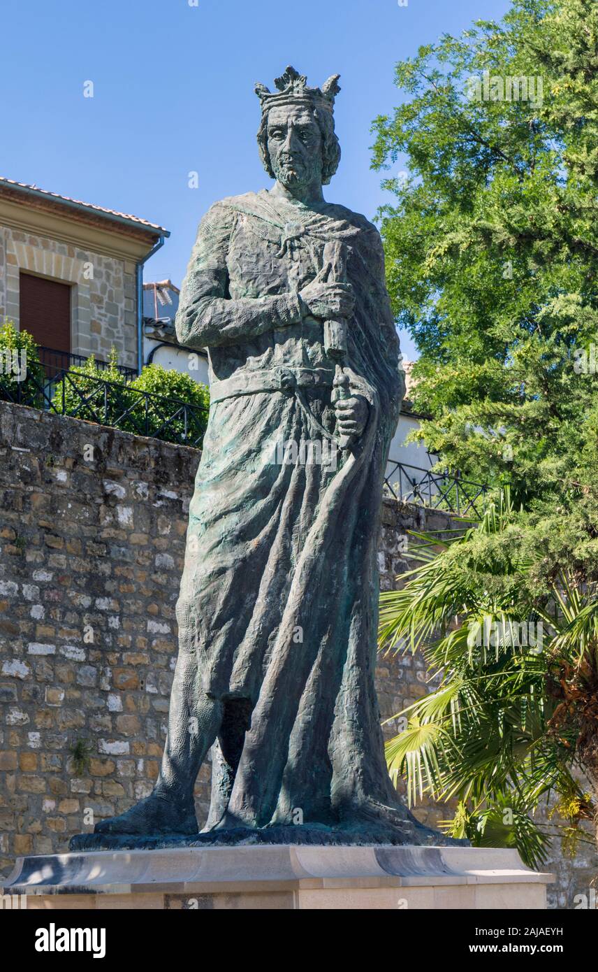 Statue von Ferdinand III. von Kastilien, El Santo, oder der Heilige, 1199/1201 - 1252, Baeza, Provinz Jaen, Andalusien, Spanien. Während der Eroberung von Al Stockfoto
