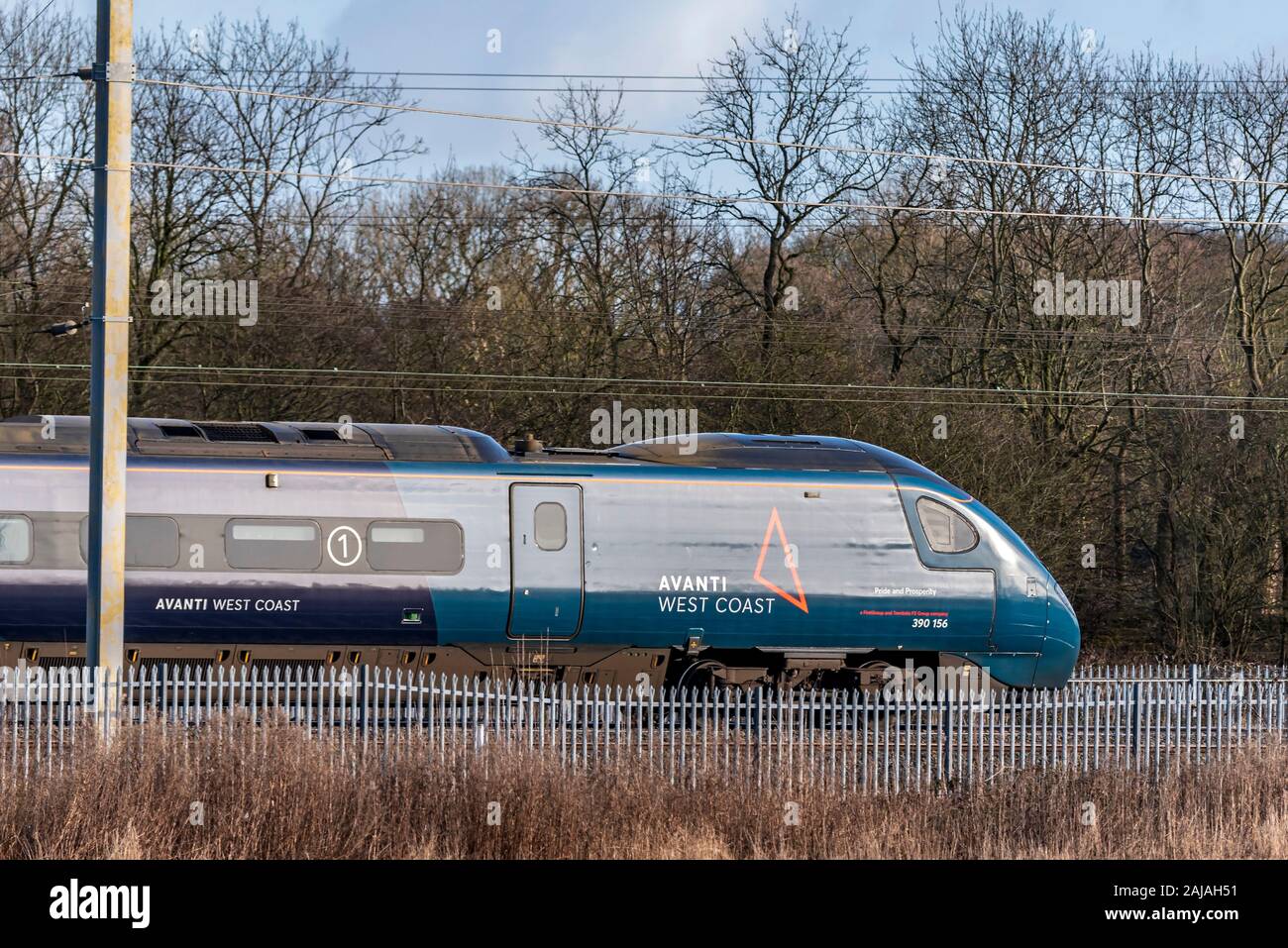 Avanti pendolino Klasse 390 im neuen Gewand auf der West Coast Main Line. Stockfoto