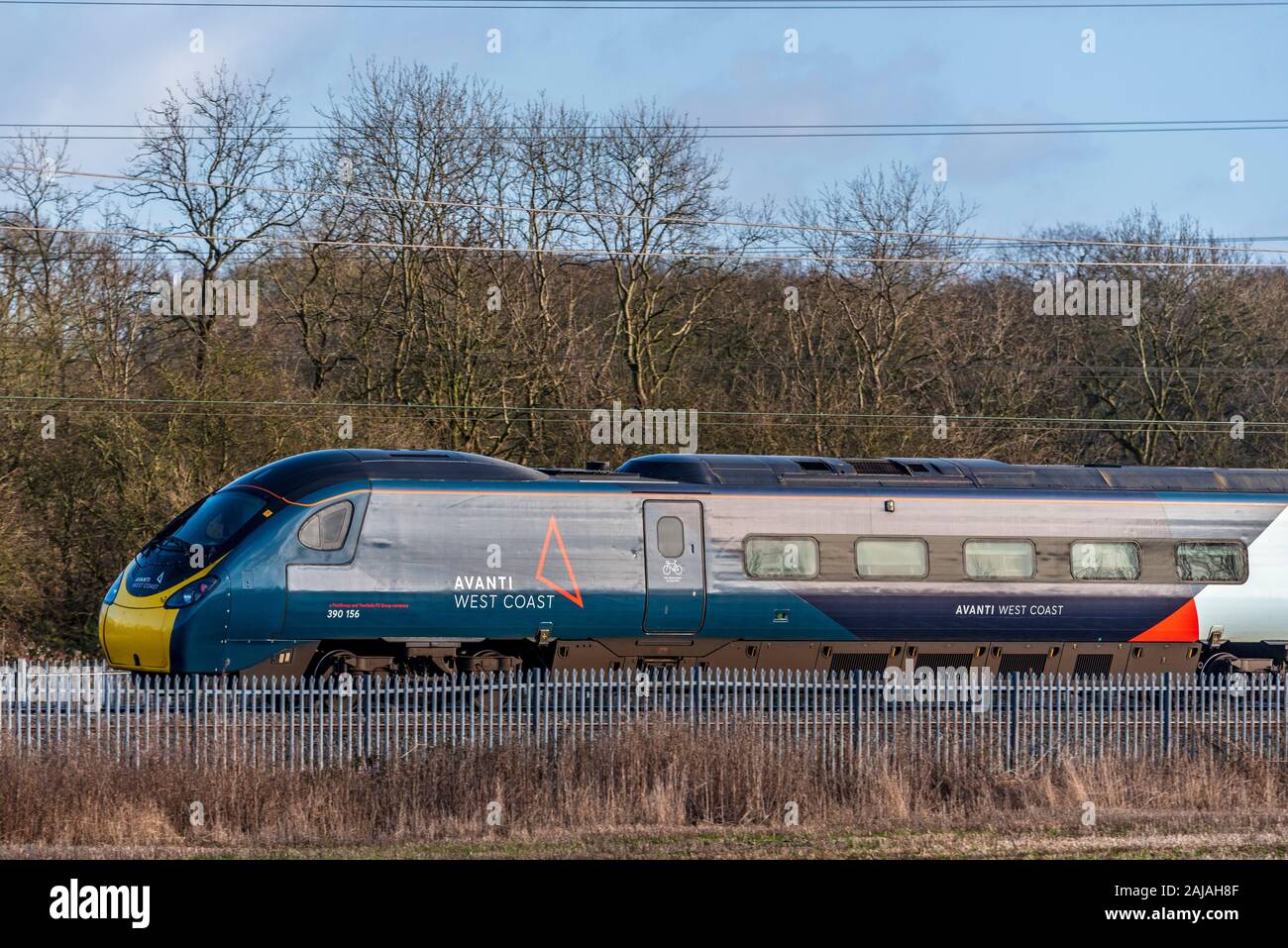 Avanti pendolino Klasse 390 im neuen Gewand auf der West Coast Main Line. Stockfoto