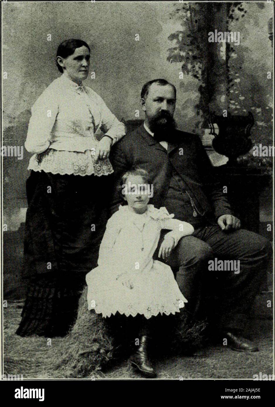 Geschichte der Richardson County, Nebraska: seine Menschen, Industrie und Institutionen. n, Nebraska; Pearl Hasness, Rathdrum, Idaho; Lottie McDowell Grinstead. Humboldt; Orin Shrauger. Pawnee City, Nebraska; Maria Loenning Glathar, Humboldt; Ella Johnston. Beaver City. Nebraska. 1897 - Minnie Ietrashek. Ialstell. Montana; Lone Wolfe, Norton Auto - Sohn, Iowa; Gnade Nims Braun, verstorben; Pfarrer Cecil Phillips, Wamego, Kansas; Claude I-ergus, Humboldt; James Ayers. Verdon. Nebraska; CareyK. Cooper, Elcentro, Kalifornien. 1898-Olin Hawley. Auburn, Nebraska; Otis Unkefer, Fillmore, Cali-fornia; Bessie Cornelius. Hu Stockfoto