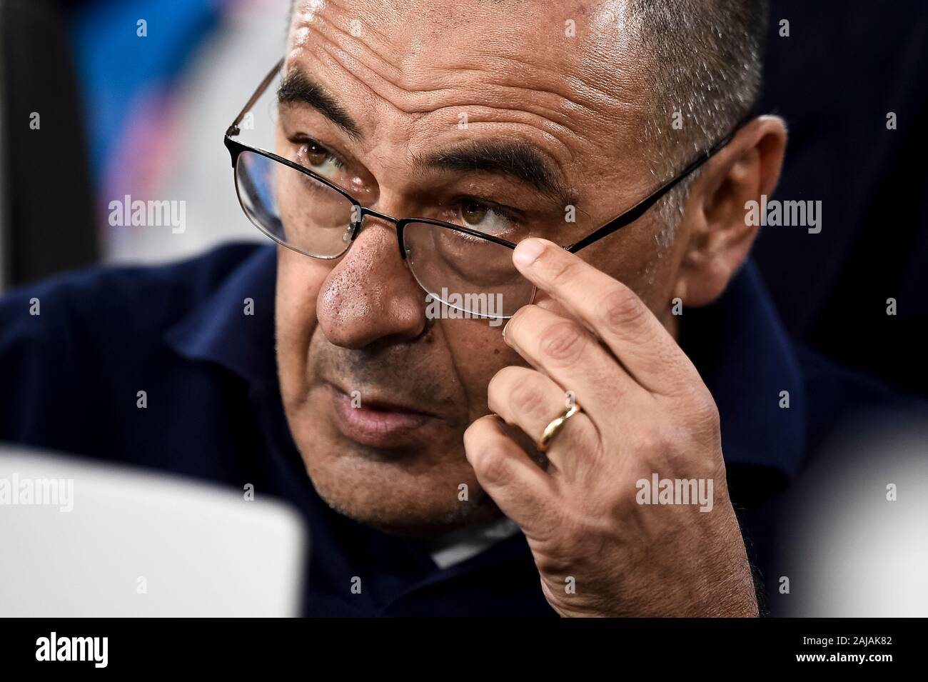 Turin, Italien. 19. Oktober, 2019: Maurizio Sarri, Cheftrainer des FC Juventus, schaut an vor der Serie ein Fußballspiel zwischen Juventus FC und FC Bologna. FC Juventus gewann 2-1 über FC Bologna. Credit: Nicolò Campo/Alamy leben Nachrichten Stockfoto