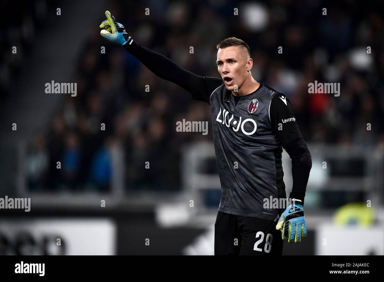 Turin, Italien. 19. Oktober, 2019: Lukasz Skorupski der FC Bologna Gesten während der Serie ein Fußballspiel zwischen Juventus FC und FC Bologna. FC Juventus gewann 2-1 über FC Bologna. Credit: Nicolò Campo/Alamy leben Nachrichten Stockfoto