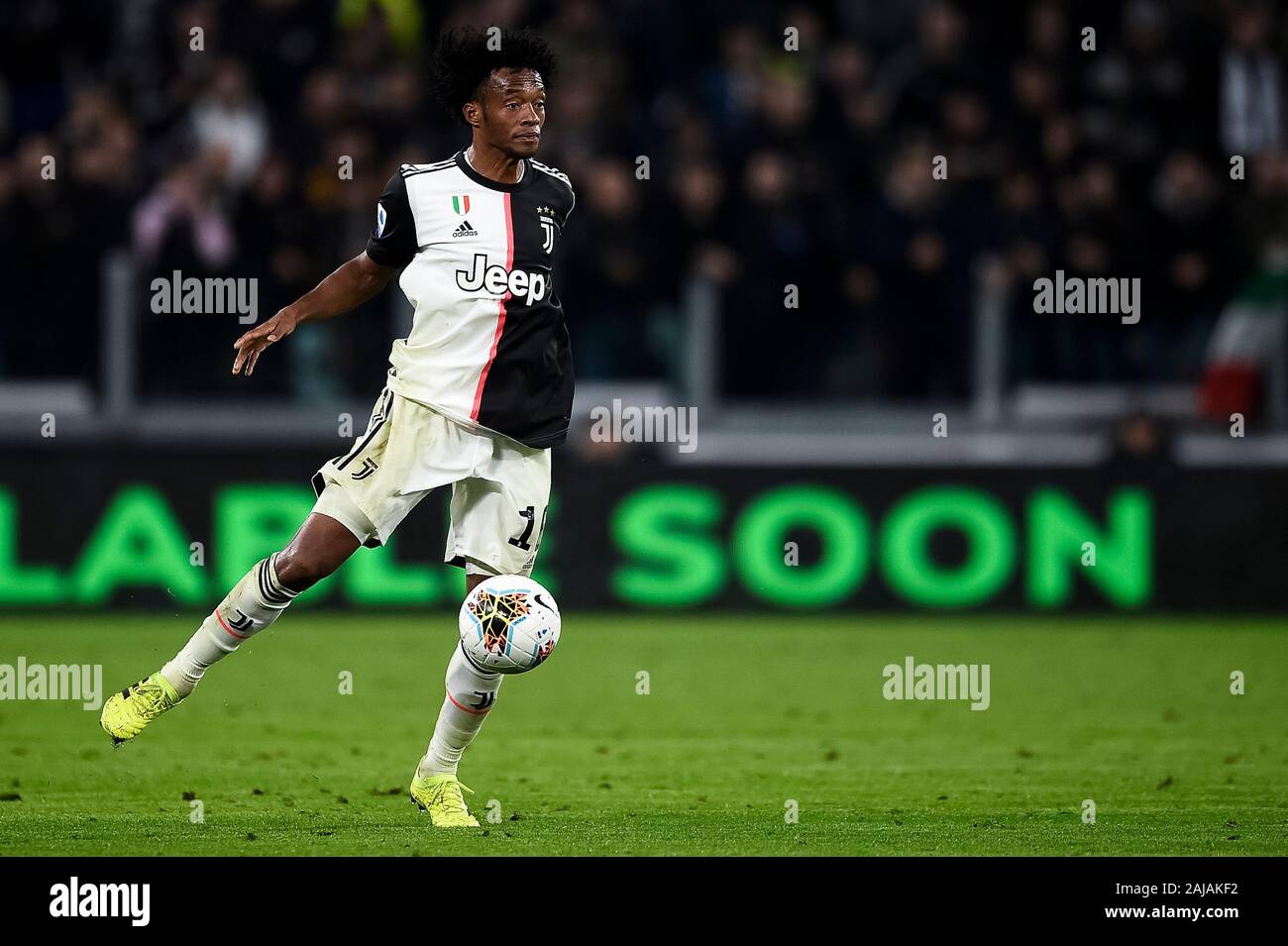 Turin, Italien. 19. Oktober, 2019: Juan Cuadrado von Juventus Turin FC in Aktion während der Serie ein Fußballspiel zwischen Juventus FC und FC Bologna. FC Juventus gewann 2-1 über FC Bologna. Credit: Nicolò Campo/Alamy leben Nachrichten Stockfoto