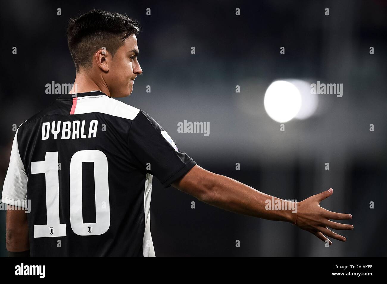 Turin, Italien. 19. Oktober, 2019: Paulo Dybala von Juventus Turin FC Gesten während der Serie ein Fußballspiel zwischen Juventus FC und FC Bologna. FC Juventus gewann 2-1 über FC Bologna. Credit: Nicolò Campo/Alamy leben Nachrichten Stockfoto