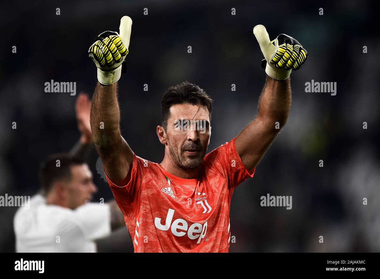 Turin, Italien. 19. Oktober, 2019: Gianluigi Buffon von Juventus Turin FC feiert den Sieg am Ende der Serie ein Fußballspiel zwischen Juventus FC und FC Bologna. FC Juventus gewann 2-1 über FC Bologna. Credit: Nicolò Campo/Alamy leben Nachrichten Stockfoto
