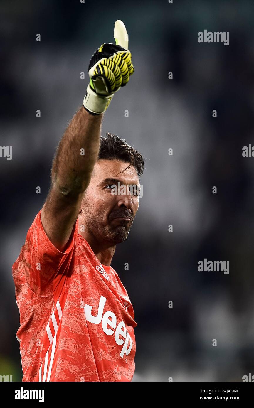 Turin, Italien. 19. Oktober, 2019: Gianluigi Buffon von Juventus Turin FC feiert den Sieg am Ende der Serie ein Fußballspiel zwischen Juventus FC und FC Bologna. FC Juventus gewann 2-1 über FC Bologna. Credit: Nicolò Campo/Alamy leben Nachrichten Stockfoto