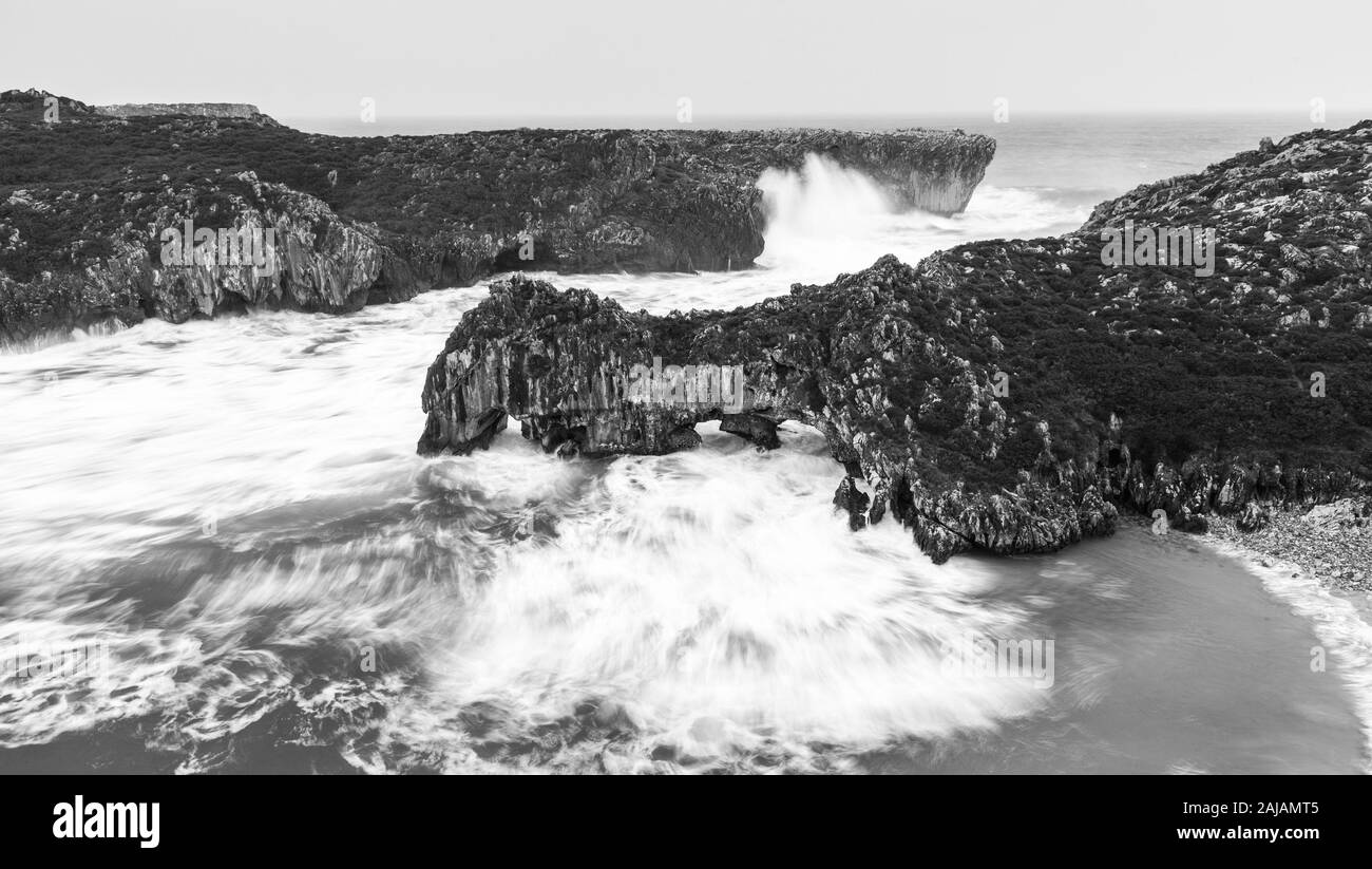 Llanes Rat, Cuevas del Mar Strand, Kantabrischen Meer, Asturien, Spanien, Europa Stockfoto