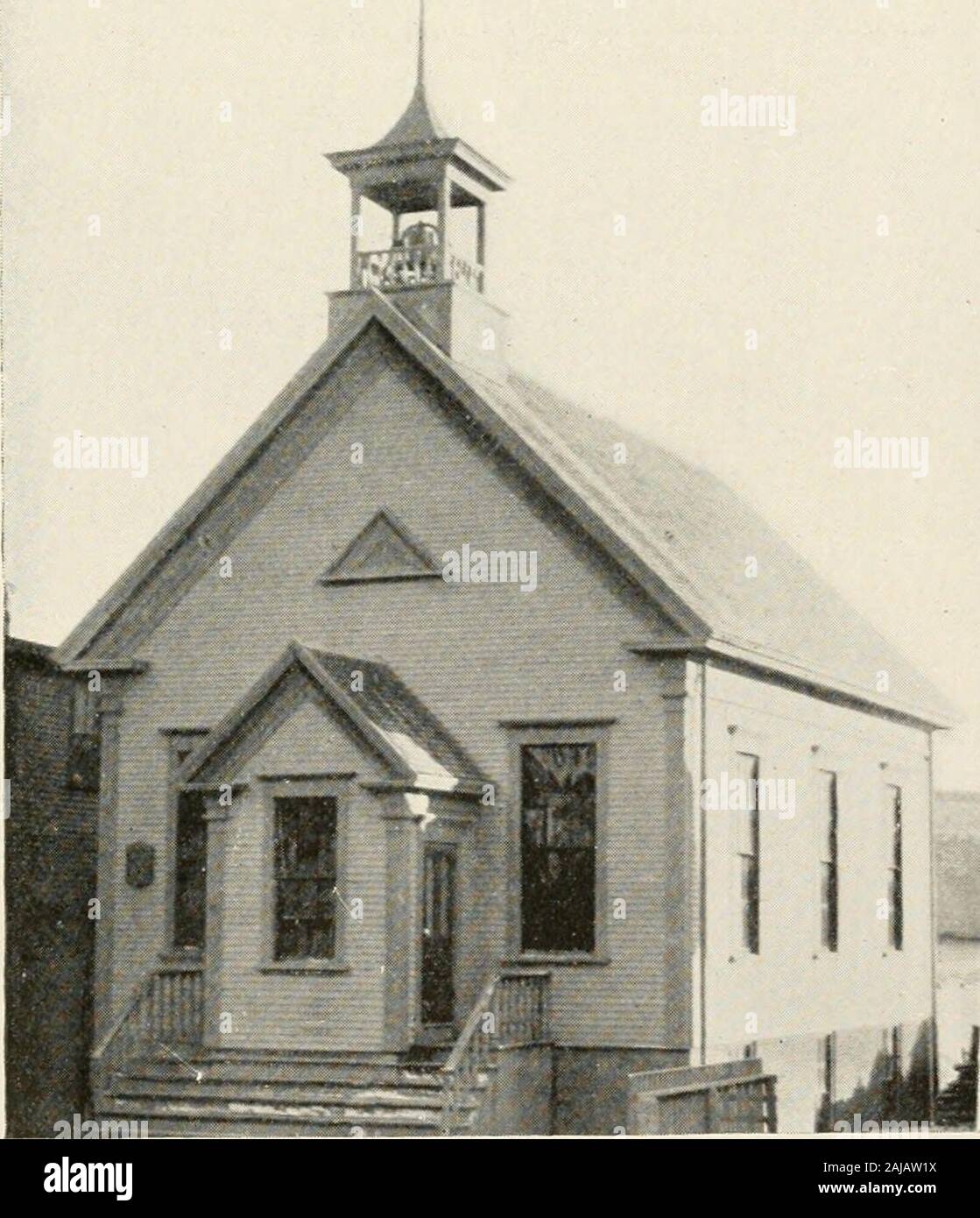 Falmouth-am-Meer: Die Neapel von Amerika. aus der Gesellschaft, begann religiousservices in Liberty Hall, Februar, 1878 zu halten. Die heutige Kirche Gebäude wasdedicated April 8, 1890. Die folgenden Minister haben diese churchand Gesellschaft: Bernard Paine, Perley M. Greif, Thomas O. Reis, CharlesE serviert. Harwood, Charles Morgan, Alfred Emerson, Luther Freeman, Frank L. Goodspeed, Prescott Fay, Französisch McAfee, Samuel W. Clark. Die presentpastor. Rev.geo. S. Dodge, M D., begonnen Dienstleistungen Mai 1, 1893 - Themembership der Kirche hat sich verdreifacht seit seiner Organisation. 36 T Stockfoto