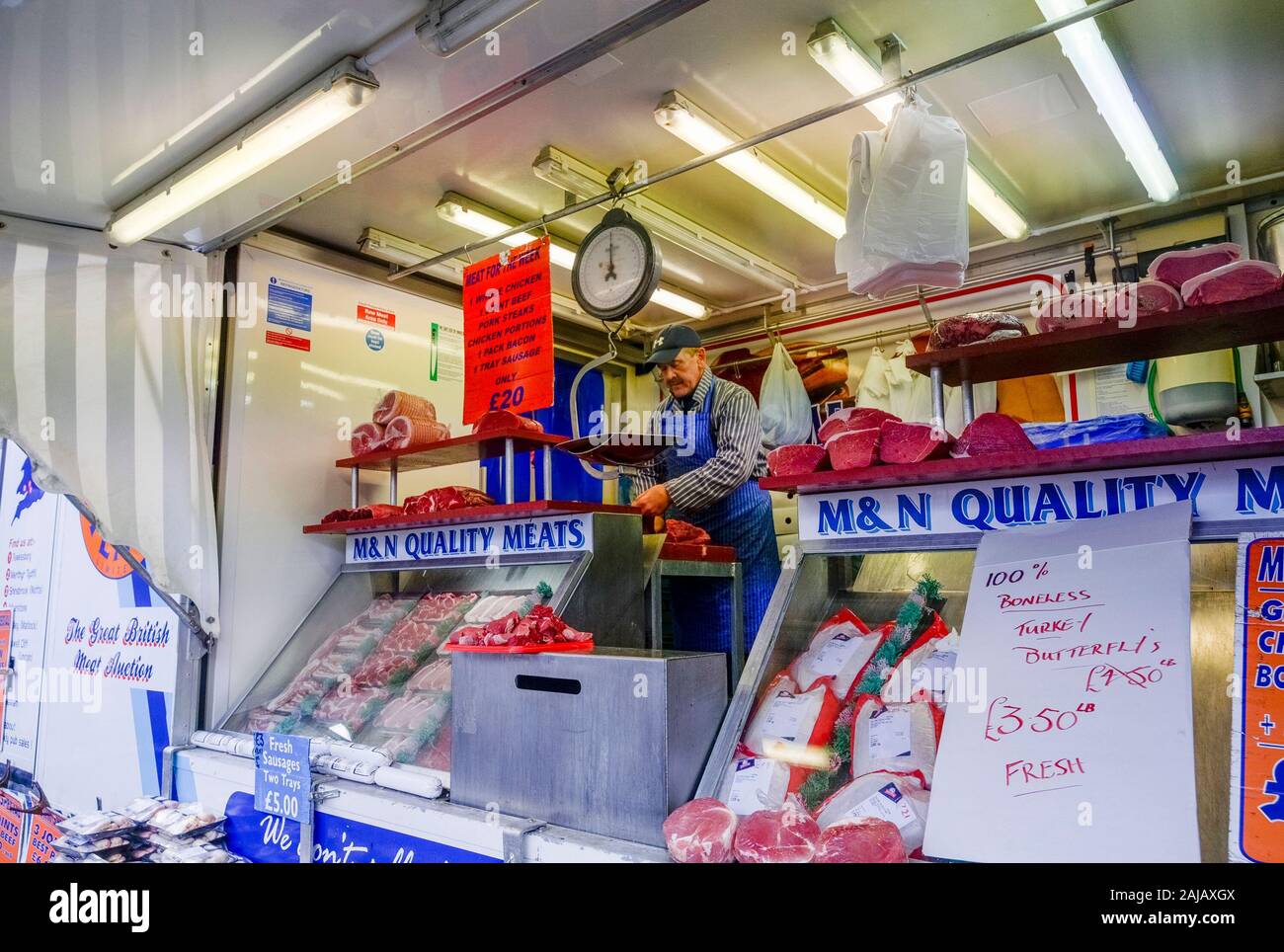 Mobile Metzgerei, Markt am Samstag, Nuneaton, Warwickshire, England, Großbritannien Stockfoto