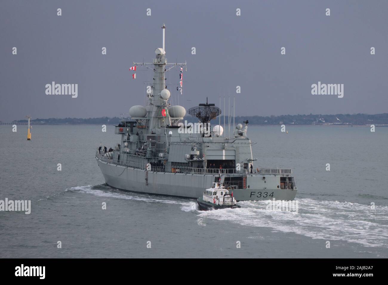 Die portugiesische Naval-Fregatte NRP DOM FRANCISCO DE ALMEIDA startet nach einem viertägigen Besuch vom Marinestützpunkt Portsmouth Stockfoto