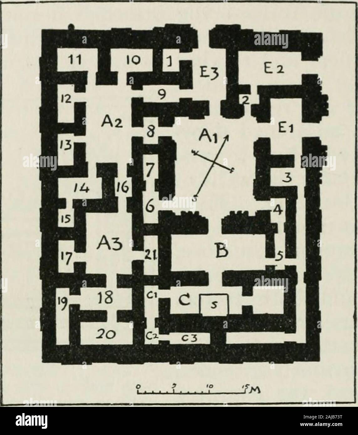 Eine Geschichte von Babel, von der Gründung der Monarchie mit der persischen Eroberung. Someidea des Aussehens von einem, wieder auf dieses alternativehypothesis, kann von der Erhebung von theunidentified Tempel bekannt als Z, der gegeben wird inFig gesammelt werden. 24. Es ist wichtig, dass die Grundrisse von nicht weniger thanfour der Tempel zu Babel geborgen worden, forit wird gesehen werden, dass die wichtigsten Funktionen, die bereits in der 1 Vgl.^ Babel festgestellt, S. 118 f.; Engl, Ed., S. 119 f. 0------- q Abb. Goldene Plakette, mit ARCHITECTUEAL DESIGN, VON EINER NEO-BABYLONISCHEN BEERDIGUNG. Die Gravur auf dem plaqueshows eine Stadt - Tor wit Stockfoto