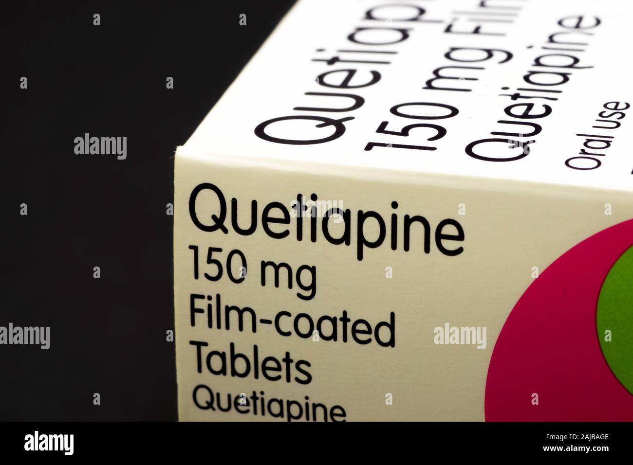 Box mit Quetiapin-Tabletten, einem atypischen antipsychotischen Medikament zur Behandlung von Schizophrenie, bipolarer Störung und schwerer depressiver Störung Stockfoto