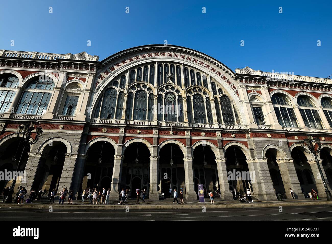 Torino porta nuova Fotos und Bildmaterial in hoher Auflösung Alamy
