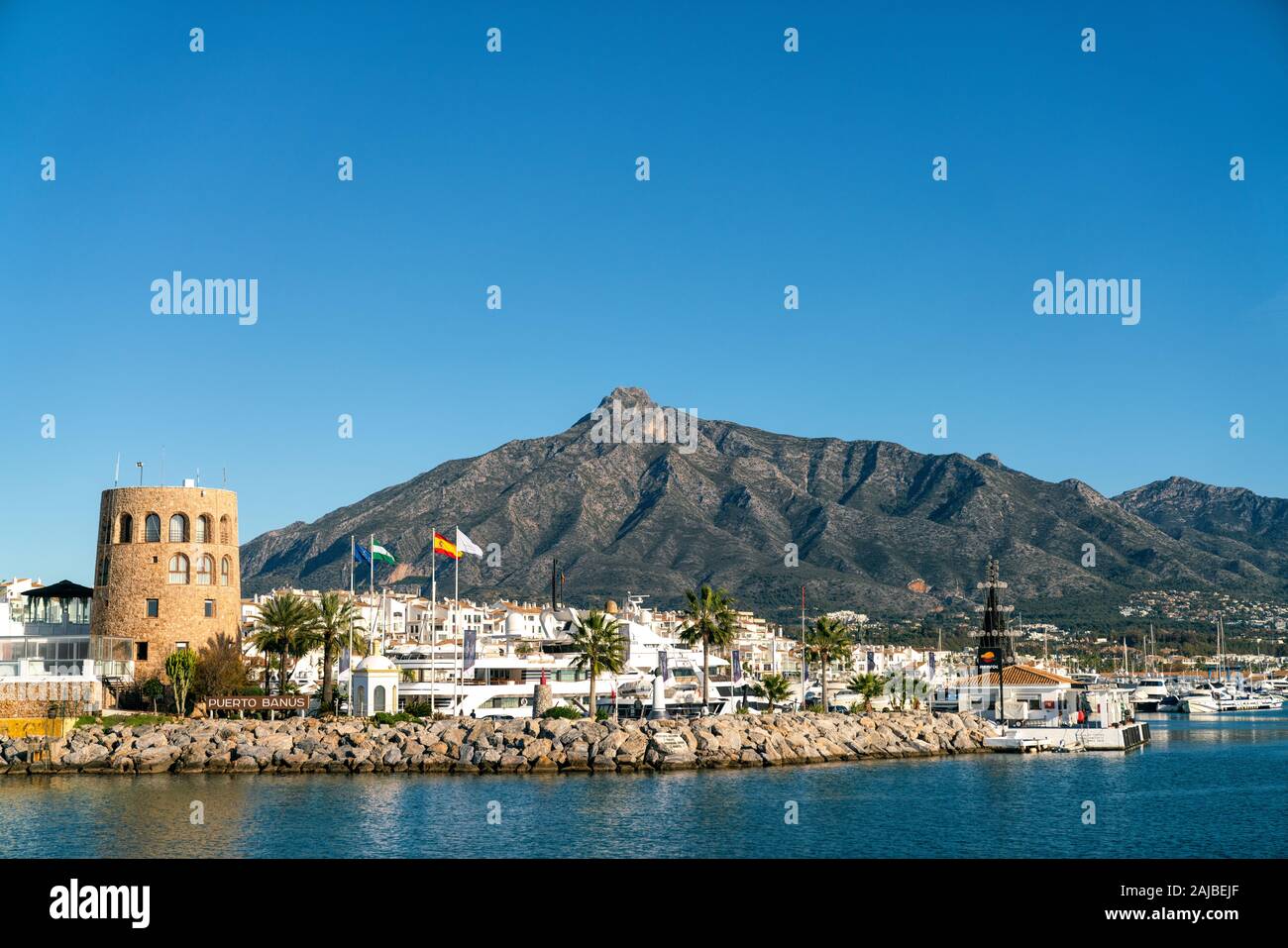 23. Dezember 2019 - Puerto Banus, Marbella, Spanien. Luxus Marina im Südwesten von Nueva Andalucia Marbella, Spanien an der Costa del Sol entfernt. Stockfoto