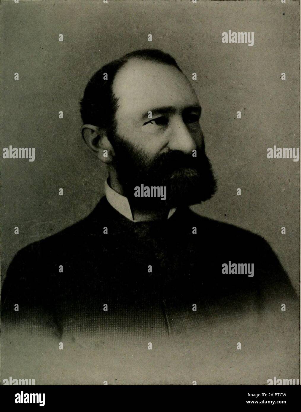 Silas Tore, von Stow, Mass., und die Nachkommen seines Sohnes, Paul Tore, von Ashby, Masse/zusammengestellt von Julius Kendall Tore und Samuel Pearly Gates.. Ein moralstrength Charakter die Gemeinheit der Aktion gehasst. Im Sommer 1881 wurde er von den Portland toAshby, wo der Tod eingetreten ist, entfernt. Frau Tor war von einer glücklichen, auch Disposition, devotedto Heimat und Familie; und es war in der Tat traurig für herhusband und Freunde zu sehen, sie verblassen, während so youngand schön. Kinder, die in Portland geboren: I. Clara Burr, geboren am 31. Juli 1875; Okt. 19, 1897 starb, ein Absolvent der Burdett Business College in Stockfoto