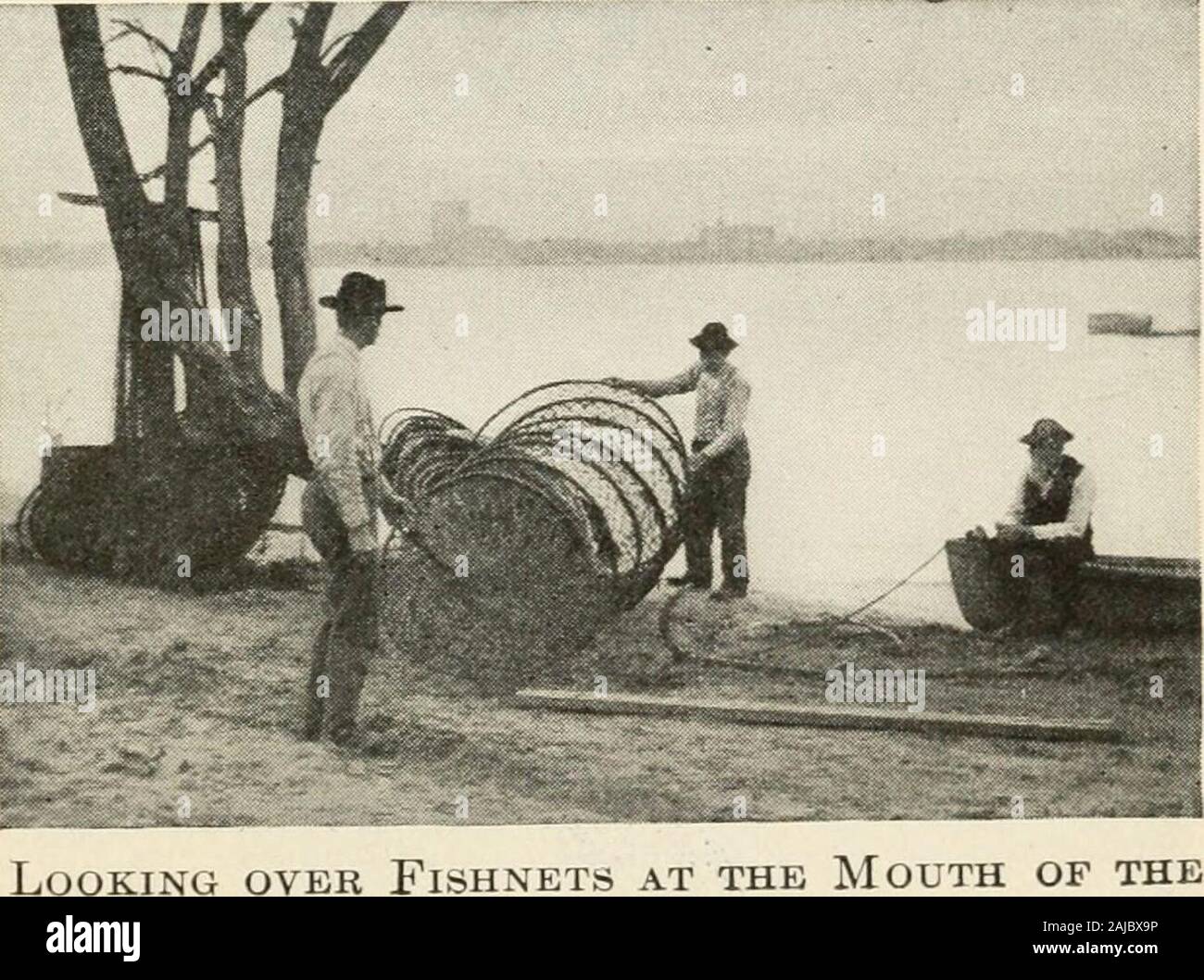 Was gibt es zu sehen in Amerika. HiGHBRIDGE, © Detroit Pub. Co.Kentucky River Kentucky 217 Siedlung byconstructing gunboatarmed arude mit fourcannon. Dieser Krieg - Theeffectiveness beenopen craftmay haben in Frage zu stellen, aber es an der Kreuzung leastkept savagesfrom theriver in seiner vicin- keit. Der natu - ralist, Audubon, kam nach Louisville im Jahre 1809, und stayedthere während er sammelte Exemplare von jeder Vogel, dass couldbe in Wald oder Feld gefunden. Im März 1890, ein tolles Tor- nado durch das Herz der Stadt gefegt, Nivellierung almosteverything, der in seiner Art und Weise in einem Pfad standen sieben hundredfeet breit. Die Eigenschaft Stockfoto