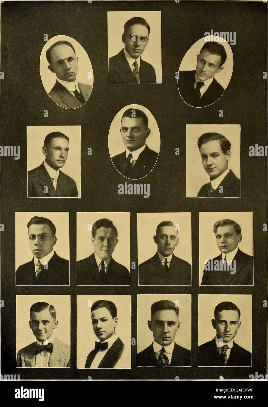 Das Cincinnatian. {FaH&gt;:/T Tau Kappa Alpha an der Butler University gegründet, 1908 Cincinnati Kapitel an der Universität von Cincinnati, April, 1912 Farben - Licht und Dunkel Lila Fratres in Facultate Clyde William Park, A. M. Benjamin Carlton Van Wye, A. M. Frater in Graduate School Samuel S. Kaplan, A. B. Fratres in Academicae 1917 1918 Samuel Freude Harris Lester Auer Jaffe Lewis Philip Braun Morris Lifschitz Aubrey Willis Williams 1920 Leo Weinberger Irving Friedrich Reichert Herbert Thompson Leyland^H^H^^V?* TC $#fiLi/WK flHH ^^^^-.1 " 1 1 Ich ^^k r-^ WeinbergerLifschitz Harris gegründet Stockfoto