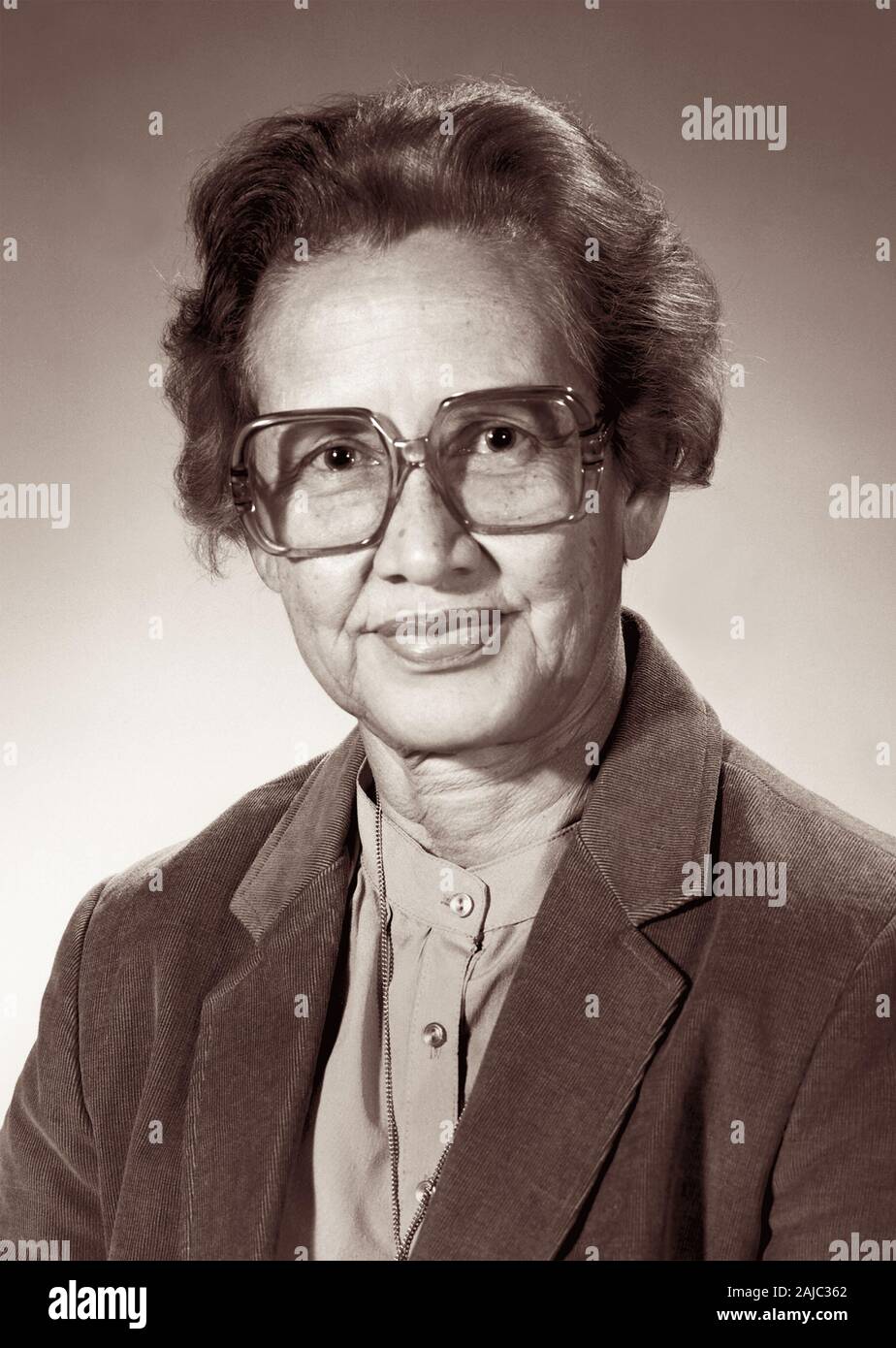 Katherine Johnson, hier im Bild bei der NASA Langley Research Center im Jahr 1983, einer von der NASA "Human Computer im Film versteckte Zahlen gekennzeichnet wurde. Sie war ein Mathematiker und Physiker, die komplexe Berechnungen, die fähige Menschen erfolgreich Raumfahrt erreichen. 1953 Katherine begann bei der Nationalen Beratenden Ausschuss für die Luft- und Raumfahrt arbeiten" (NACA) Langley Labor im schwarzen Bereich West Computing Abschnitt. In ihrer Karriere bei der NASA (ehemals NACA), Johnson arbeitete auf dem Apollo, Space Shuttle, und Mission zum Mars. Stockfoto