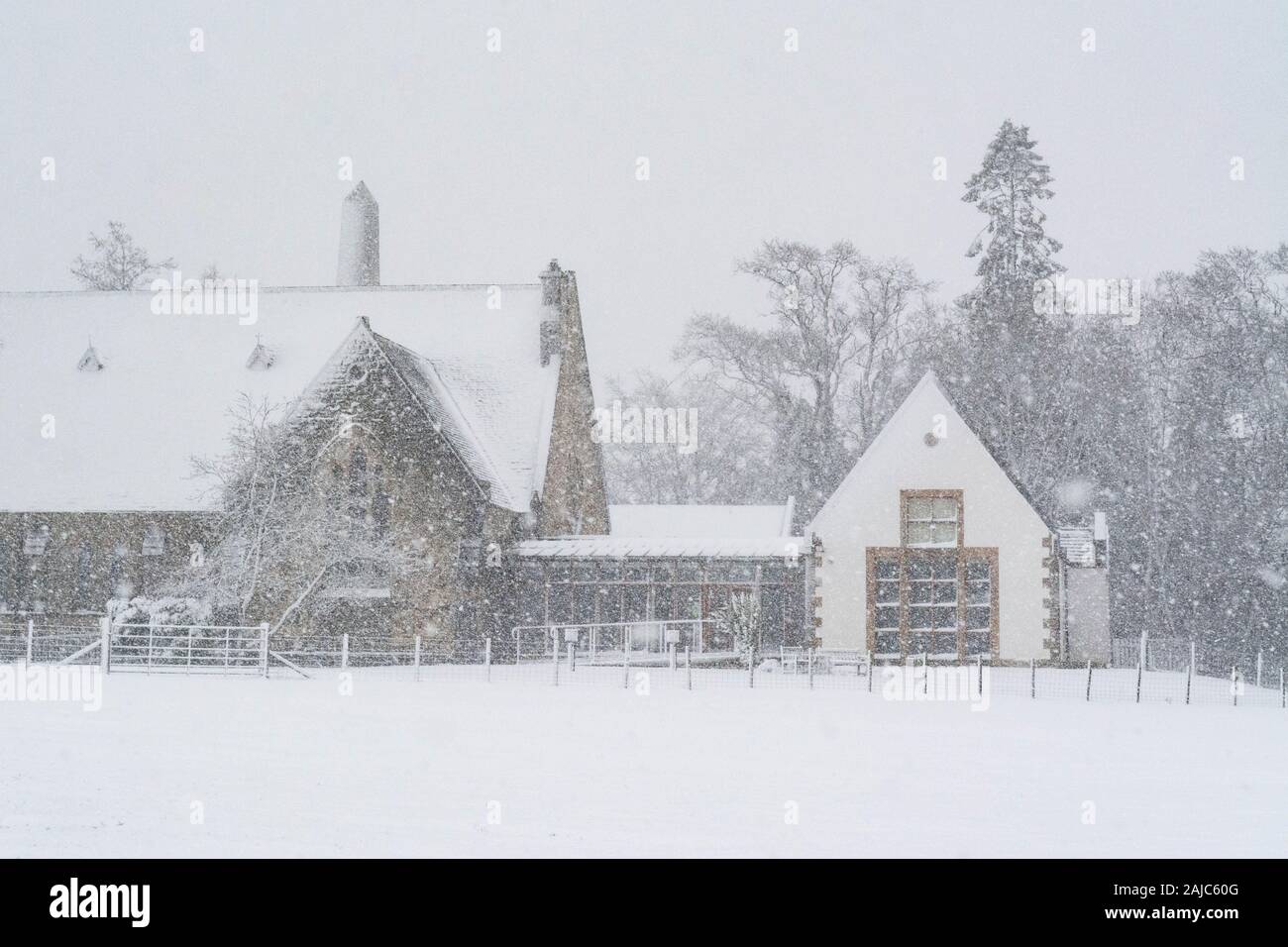 Killearn Kirche Halle und Buchanan Denkmal an einem verschneiten Tag, Killearn, Stirlingshire, Schottland, UK Stockfoto