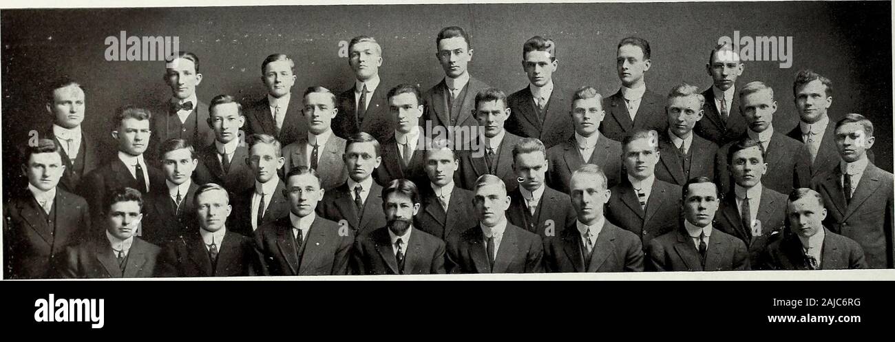 Purdue Ablagerungen. Seite Drei Hundert und 17 L. H. Steward - Tank Schrott - wo ein Neuling wird ein Purdue Mann. Glossop Bruckmann Mugg FreIlc Fletemeyer, t, Jones D t, Giavfn p Headley Rumpf Greve Standish West ONeal Butler J. H. J. B. Parson Parson, Massev Magley Gibbon G. Lynde Yates Spangler Cox Fäustling. Mavity y Vesey C. Lynde Diggs Roll Burke Potter Ely Dav. Sohn Purdue Canoe Club Farben Blau und Weiß. Offiziere. F.X.Burke Präsident G. B. Ely Vizepräsident V. A. Diggs Secretary-Treasurer.,.,,...,.,,. Mitglieder. Fakultät. 19 U 1915 1916., m r c, v r H. ,11 H F ONeal eine E Brouehton G. F. Stockfoto