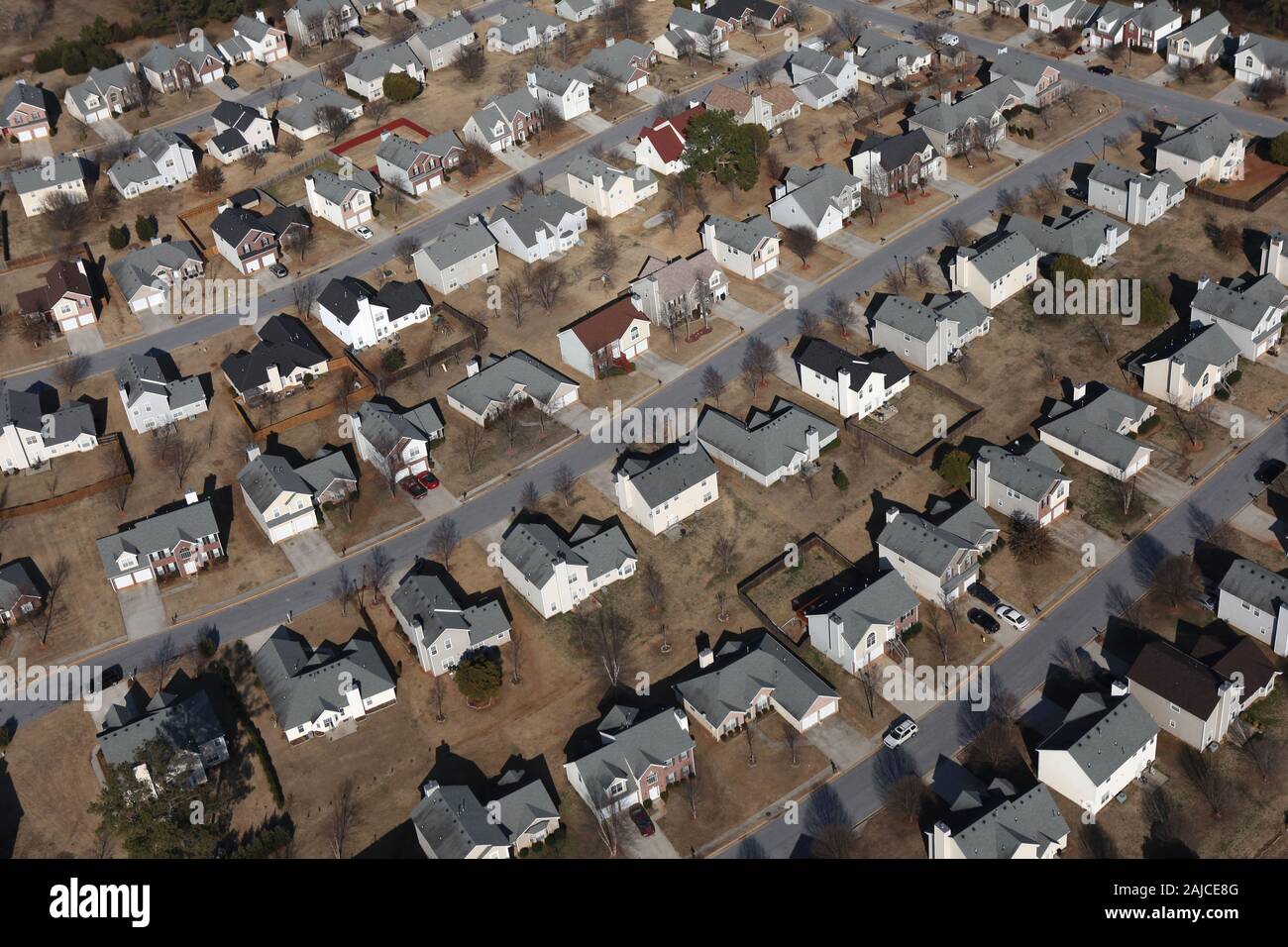 Luftaufnahme von angenehmen Vorstadt, Häuser, Dächer und Straßen in der Nähe von Atlanta, Georgia. Stockfoto