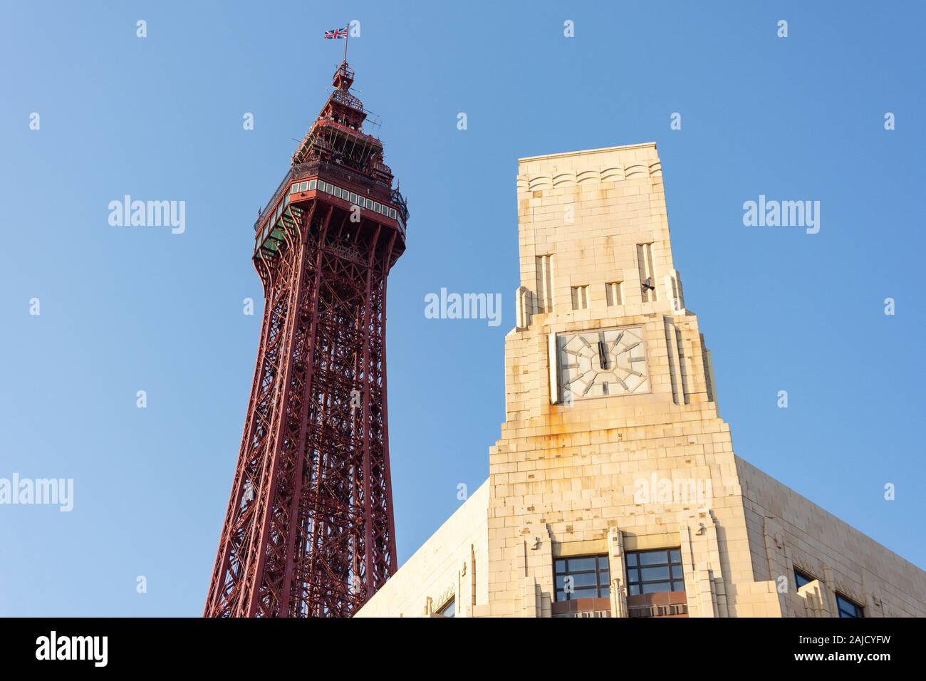 Der Blackpool Tower, der Promenade, Blackpool, Lancashire, England, Vereinigtes Königreich Stockfoto