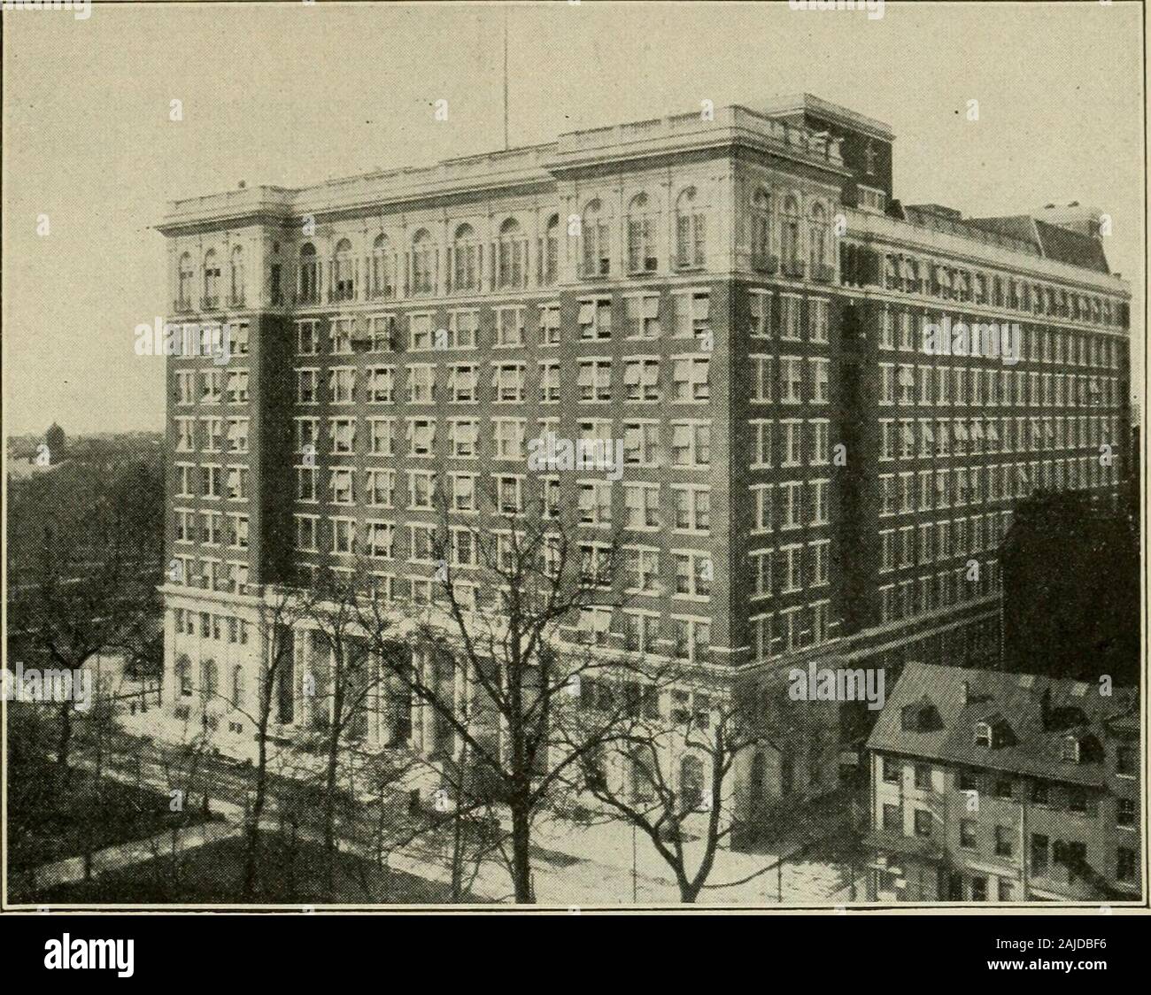 Rand McNally Philadelphia Führer durch die Stadt und Umgebung. Philadelphia & Lesung Ry. Klemme 12 und den Straßen RAND McNALLY PHILADELPHIA GUIDE 37. Curtis Verlag Gebäude. 6., S. 7. und Nussbaum Straßen Eine gute solide gebaut erhöhte Eisenbahn erweitert northwardto Callowhill St., wo es in zwei Zweige unterteilt: eine runsto N. gth St. und Fairmont Ave., hinter dem Punkt ist Es asurface Linie; die andere Kreuze Broad St. und fällt mitdem Boden ein wenig östlich der Durchgangsstraße, nicht farnorth von Callowhill St. Curtis Publishing Company. Die Heimat der Damen Ho Stockfoto