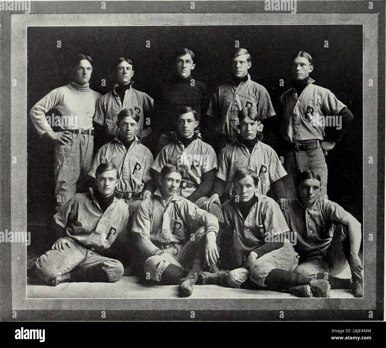 Purdue Ablagerungen. 1904 Baseball Team DAS TEAM UND SEINE AUFZEICHNUNG DER TEAM Captain - Hugh W. Koch, 05 Manager - Oliver F. Cutts Trainer - WitLiAu W. FUCHS, Jake Katoll, Oliver F. Cutis Trainer - Edward L. Wheeler l I RSI TV Catcher - Charlie C. Witt, 06 Krüge - Creed B. Penick, 05; ich ^&gt;: nnell, 07. First Base-Rov C. rALMicu. 05 Die zweite Basis - Hugh W. Koch, 05 Tliird Base-Harry G. Wh^ Sox. 07 Sliort Stopp - Abe B. Cohen, 05 linken Feld - John H. Gaetje, 05:AllenCenter Feld - Jakob J. Ritter. 04 Rifiht Feld-Ge () K (; e C. Meilen. 07 Porter G. Jones, 04; Rov T. W. F • 07 Datensatz Stuart, April 4 - Indianapolis Liga 2, Purdue 5 S Stockfoto