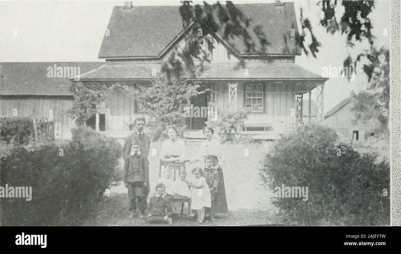 Offizielle Geschichte der Cornwall Käse und Butter Board.- Sorten: Baldwins, Wealthies, Fameuse, Gano, talman Süßigkeiten, Wolfe River, Herzogin, Gelb Transparent, Northern Spy, Schnee, Maiden, Erröten, Banane, Ben Davis, Schwarz Ben Davis, Vineland-Strawberry und die berühmte McintoshRed, der für seine Exzellenz und gute Qualität, auch pearand Pflaume, Pfirsich- und Stachelbeeren, Johannisbeeren und Schwarze walnuss Büsche und Sträucher berriesand bekannt. Herr Mcintosh ist ein Nachkomme ot United Empire loyalistische Lager, sein Vater, der späte John D. Mcintosh, in der 200-acre Farm, gekauft nun betätigt Stockfoto